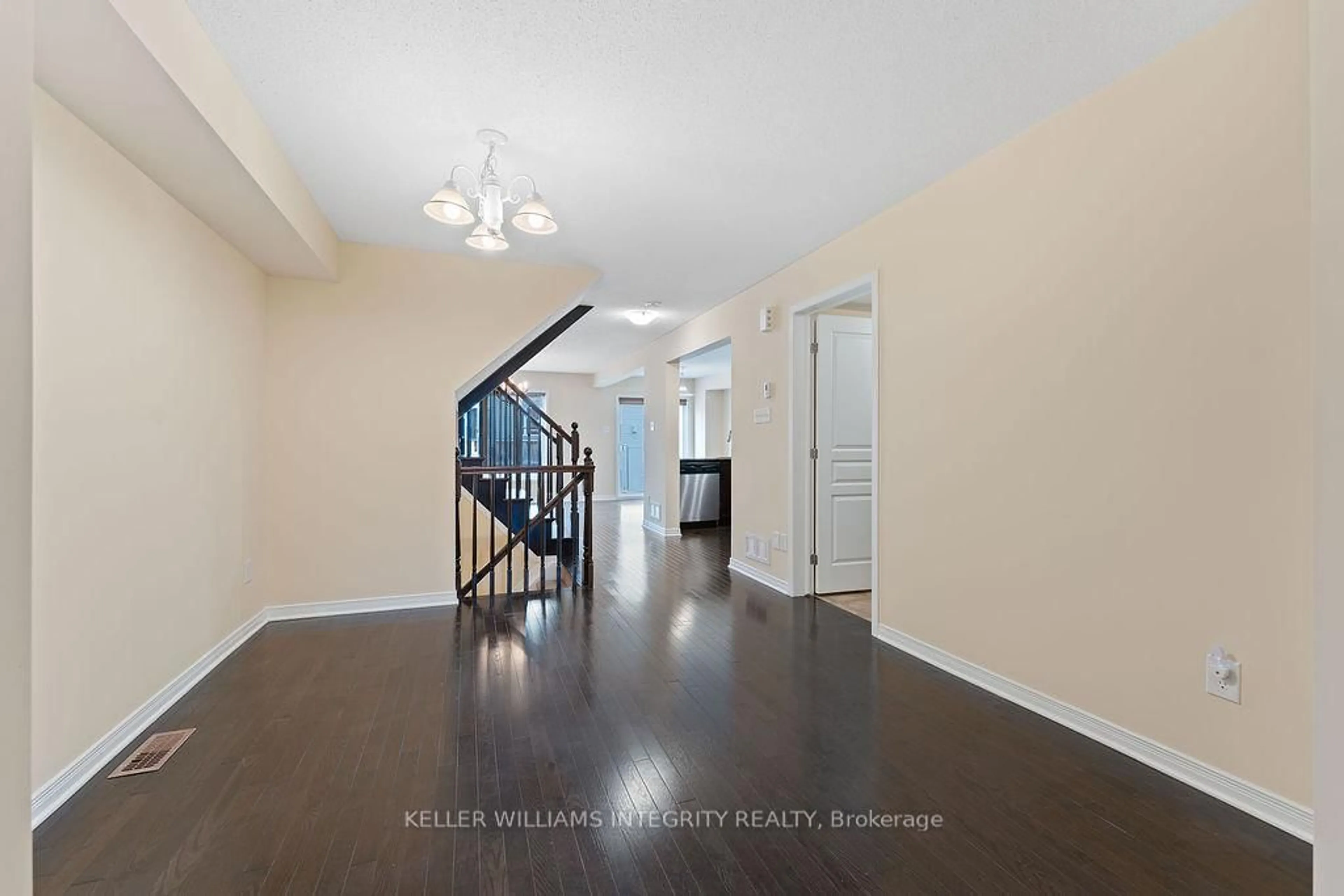 Indoor entryway for 203 Kingswell St, Ottawa Ontario K1T 0L1