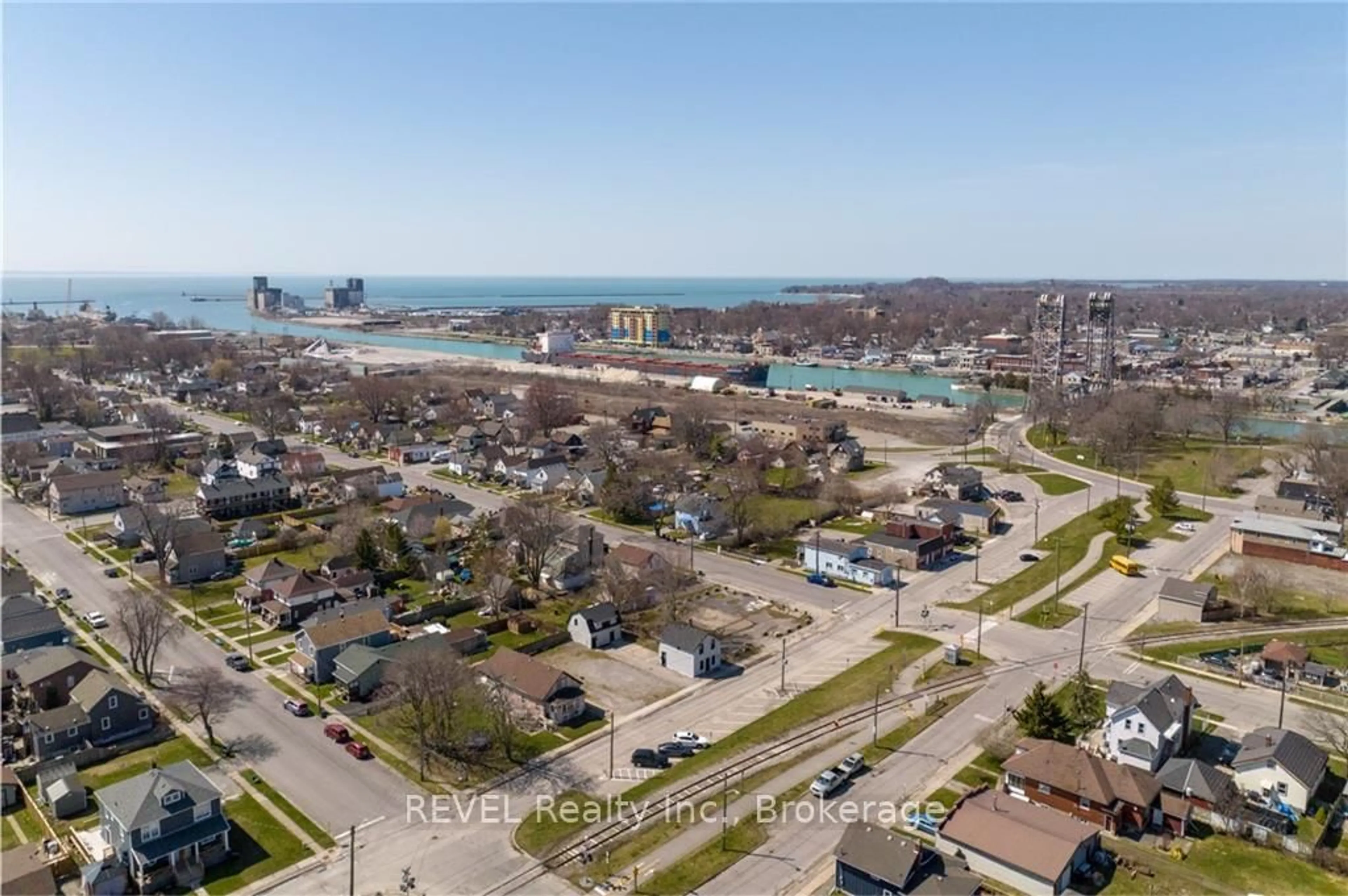 A pic from outside/outdoor area/front of a property/back of a property/a pic from drone, unknown for 129 Durham St, Port Colborne Ontario L3K 1E1