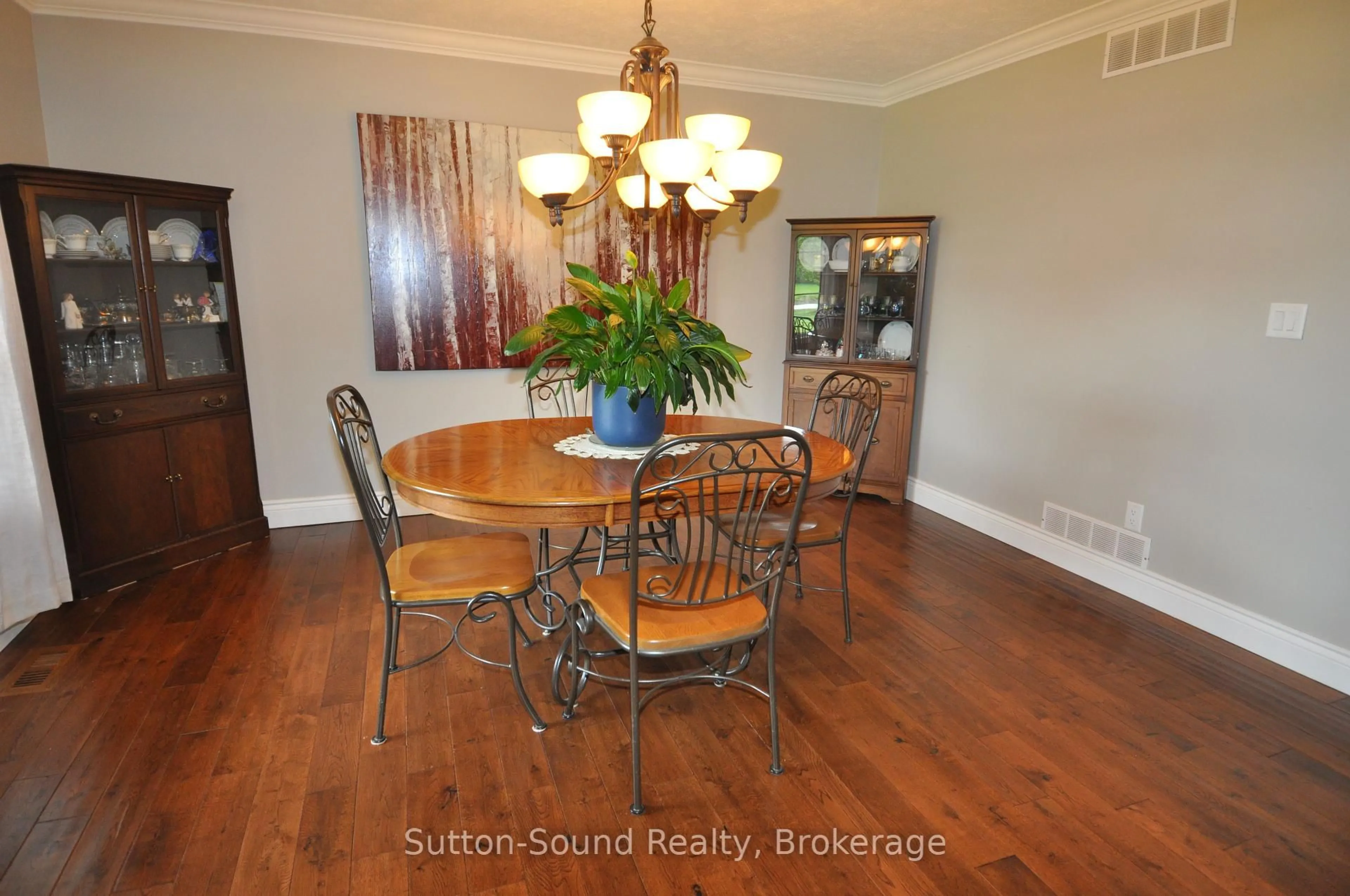 Dining room, wood/laminate floor for 243097 Side Road 21 Sdrd, Meaford Ontario N4K 5N3