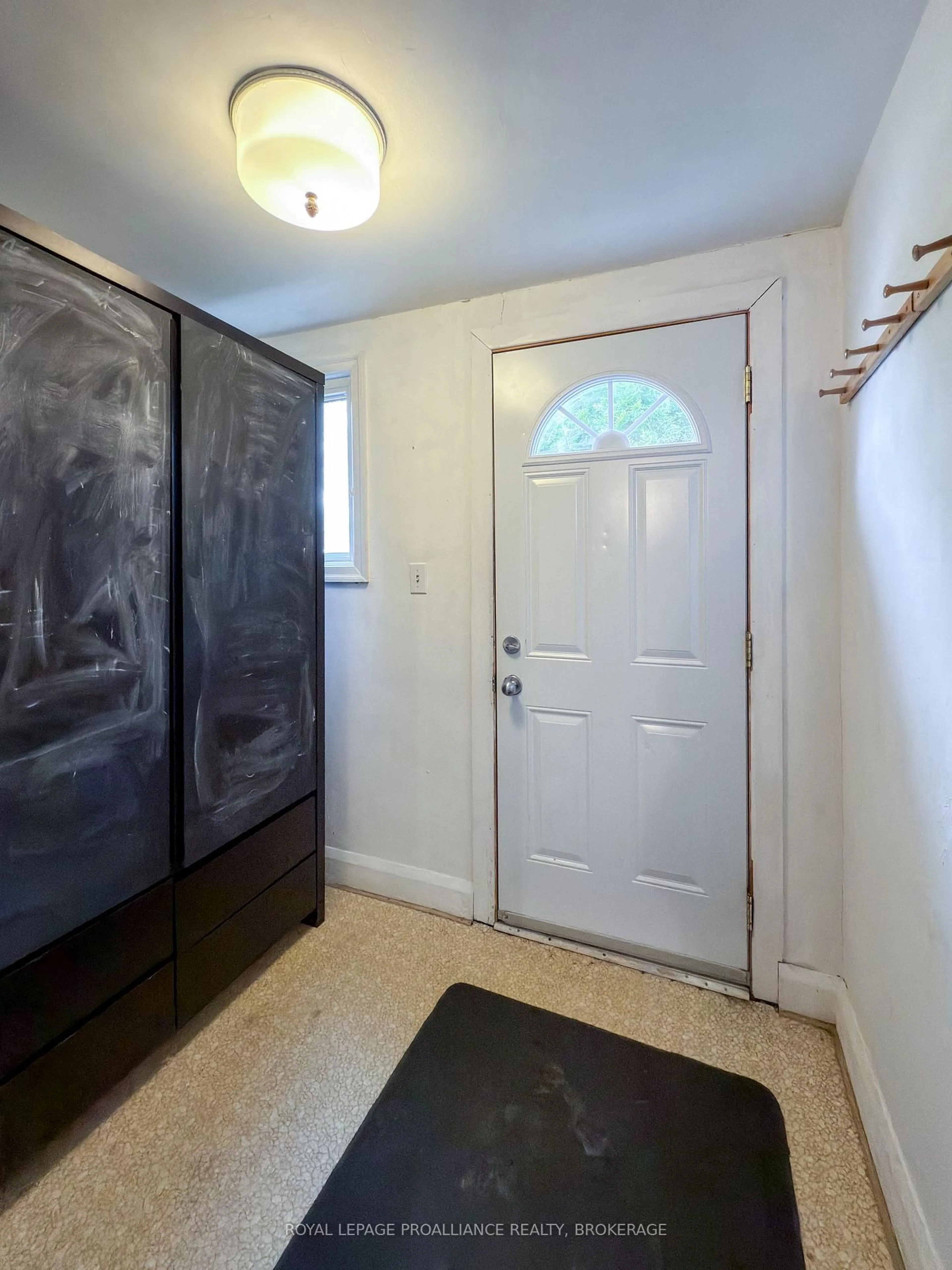 Indoor entryway for 500 Brock St, Kingston Ontario K7L 1T7