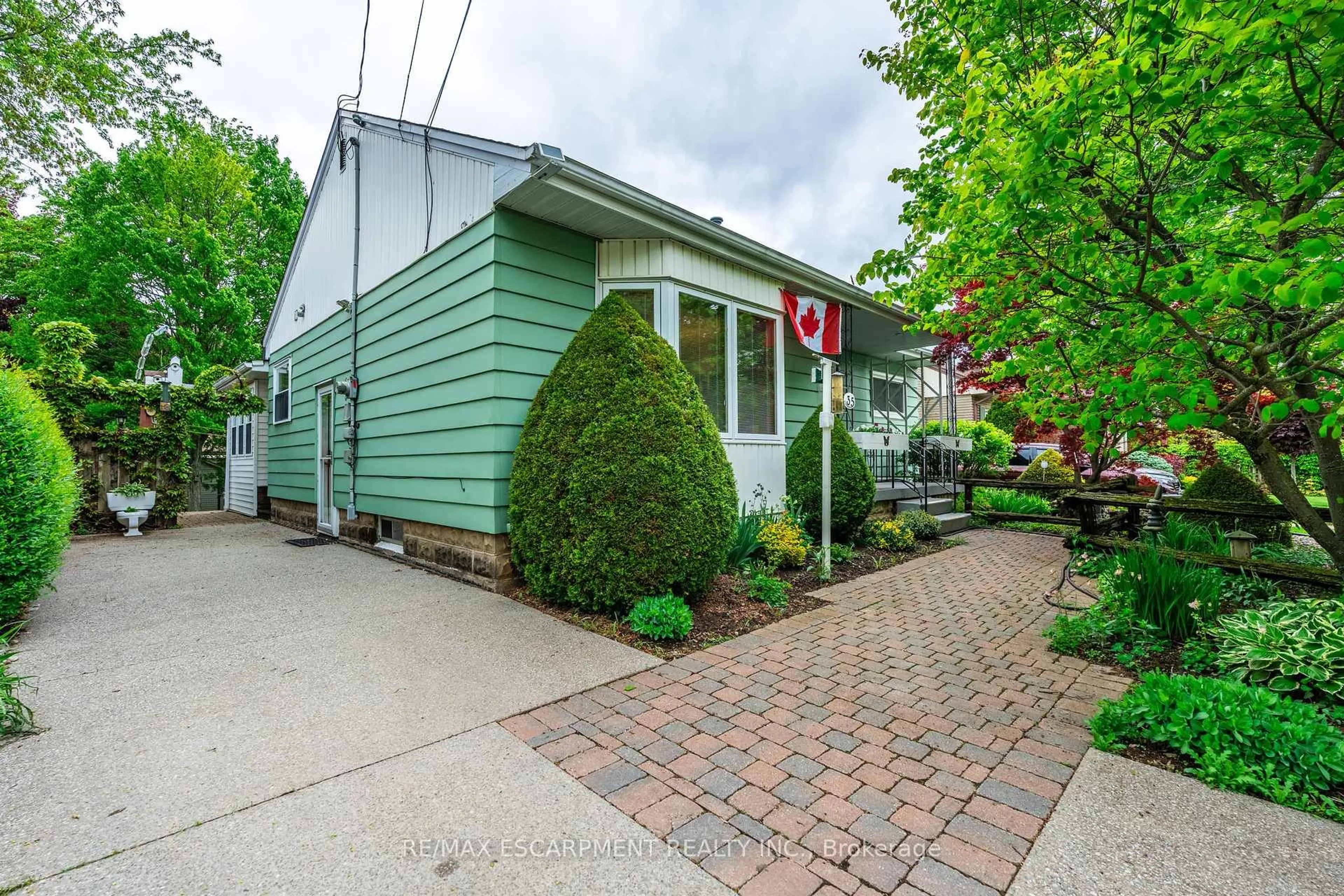 Unknown for 35 Kemp Dr, Hamilton Ontario L9H 2N1