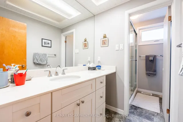 Additional property image - 35 Kemp Dr
