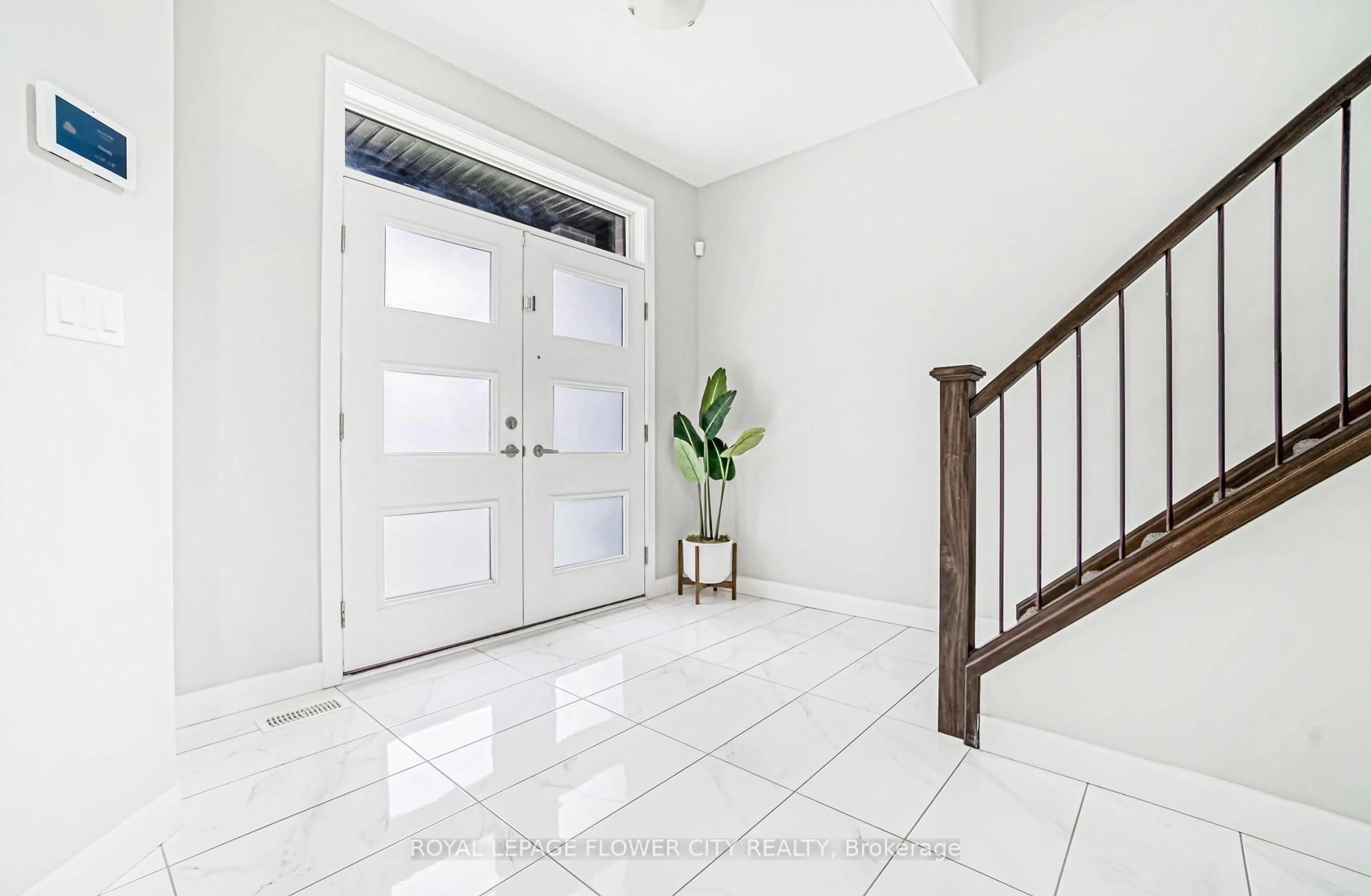 Indoor entryway for 1266 Twilite Blvd, London North Ontario N6G 0X7