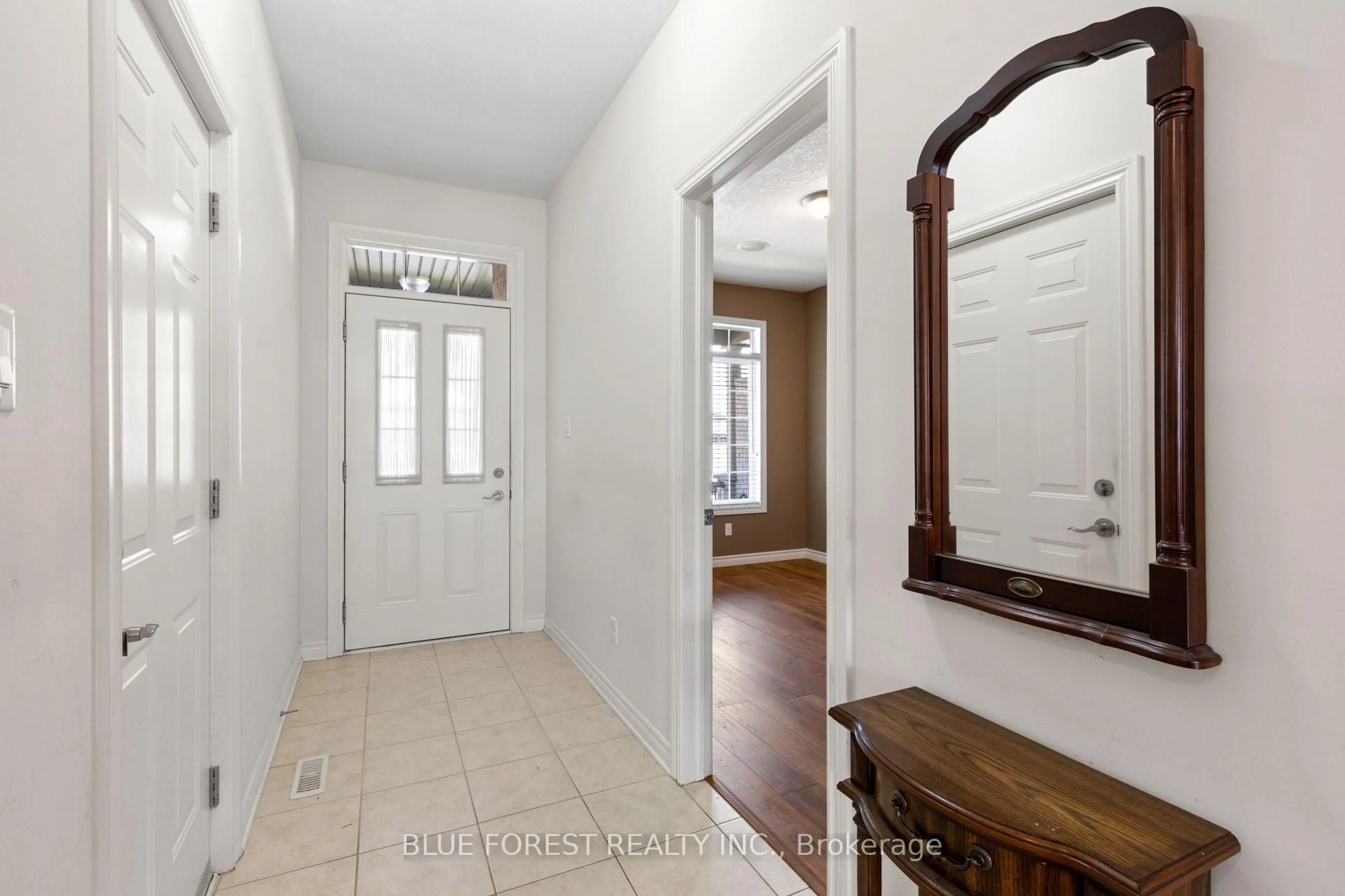 Indoor entryway for 600 Hyde Park Rd #277, London North Ontario N6H 5W8