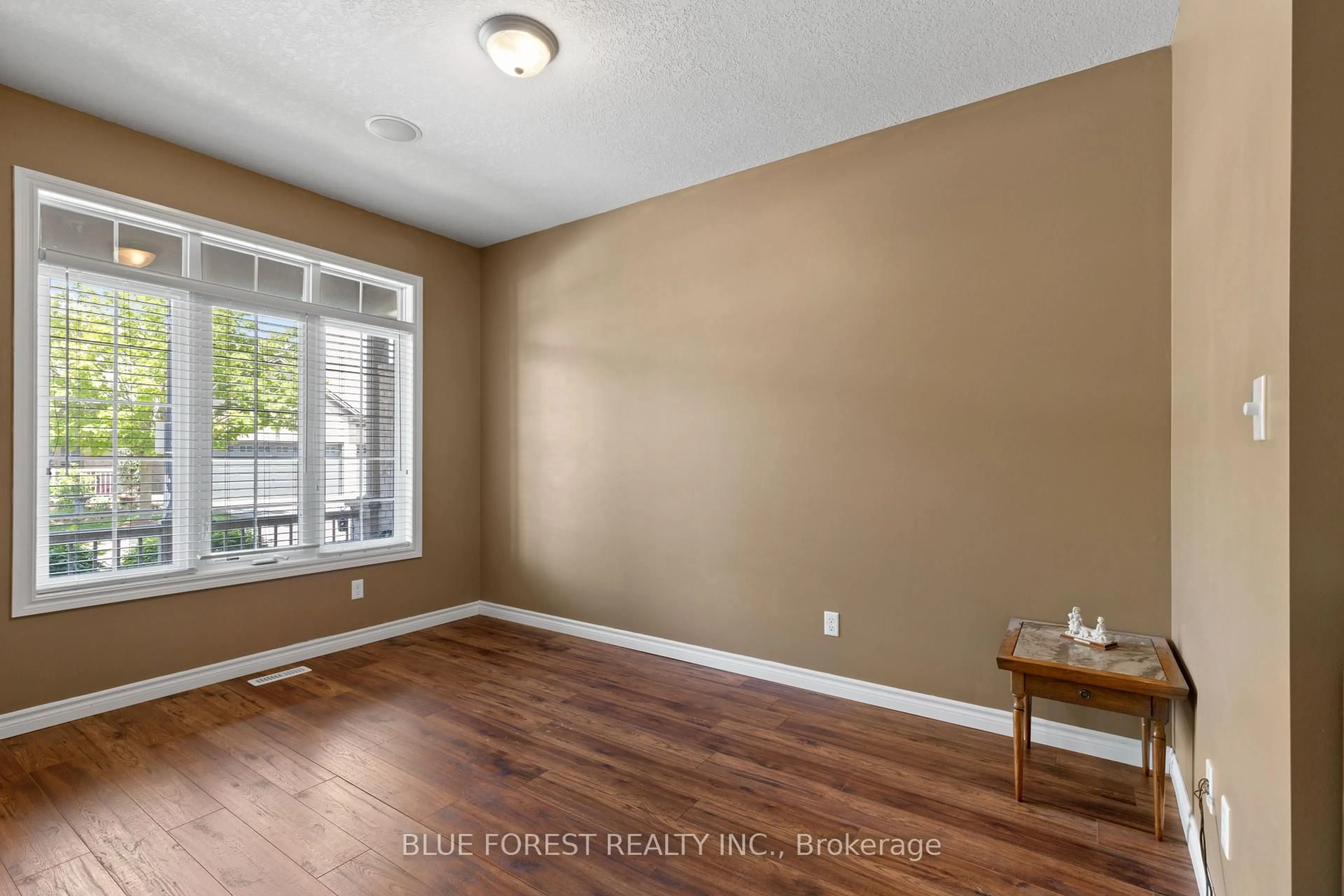 A pic of a room for 600 Hyde Park Rd #277, London North Ontario N6H 5W8