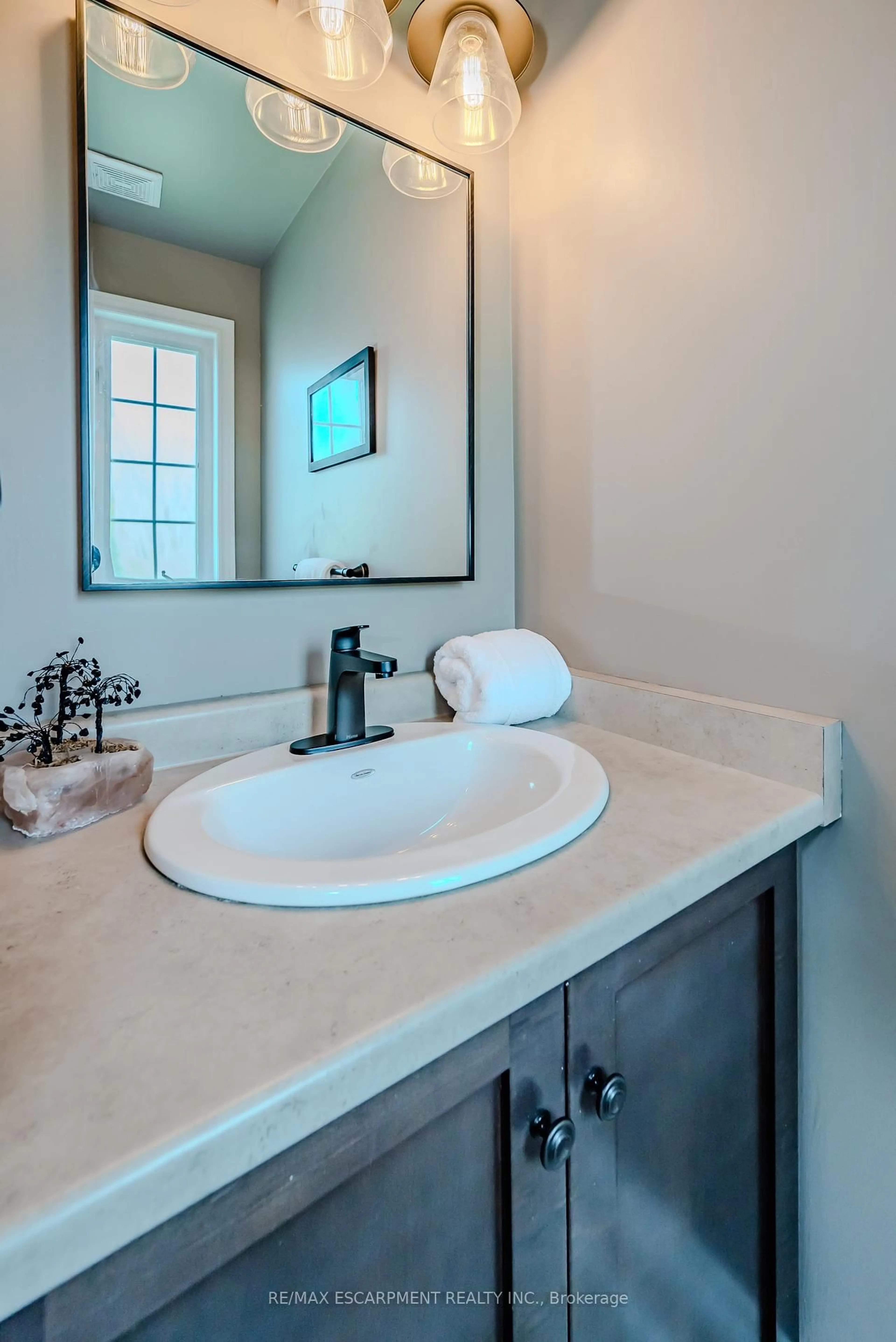 Contemporary bathroom, ceramic/tile floor for 56 Liddycoat Lane, Hamilton Ontario L9G 0A7