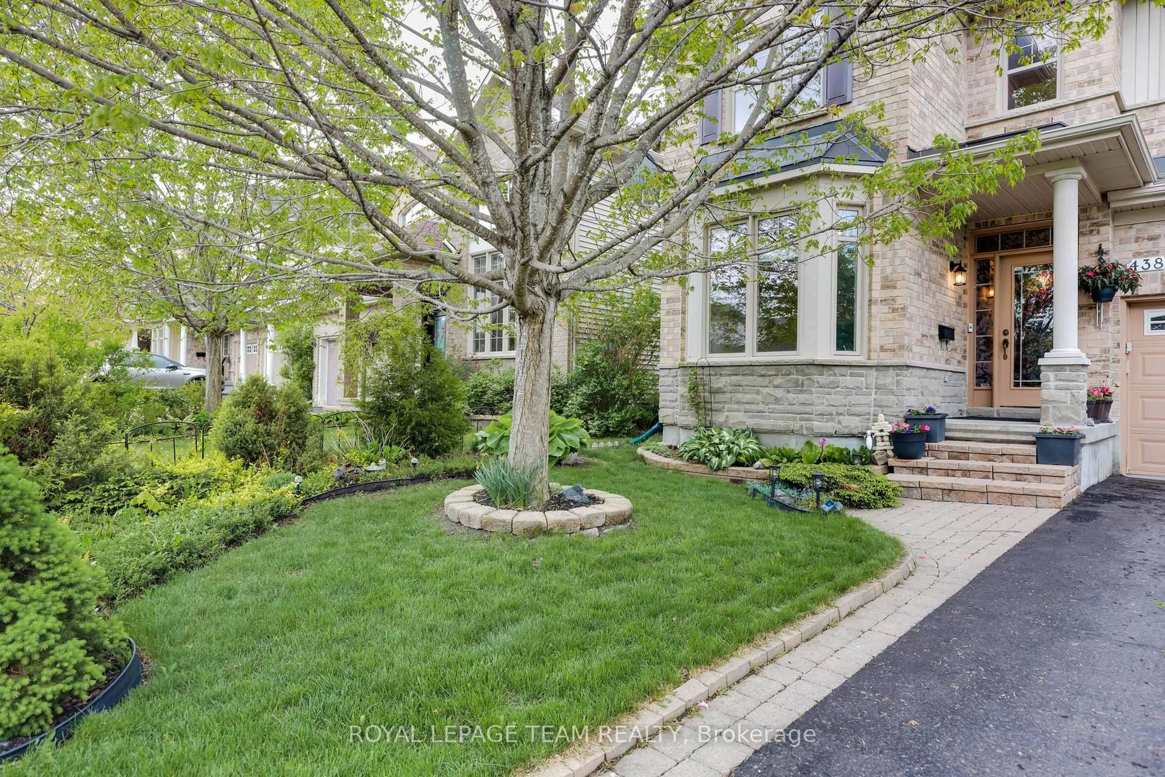 Patio, street for 438 Brunskill Way, Kanata Ontario K2T 0B1