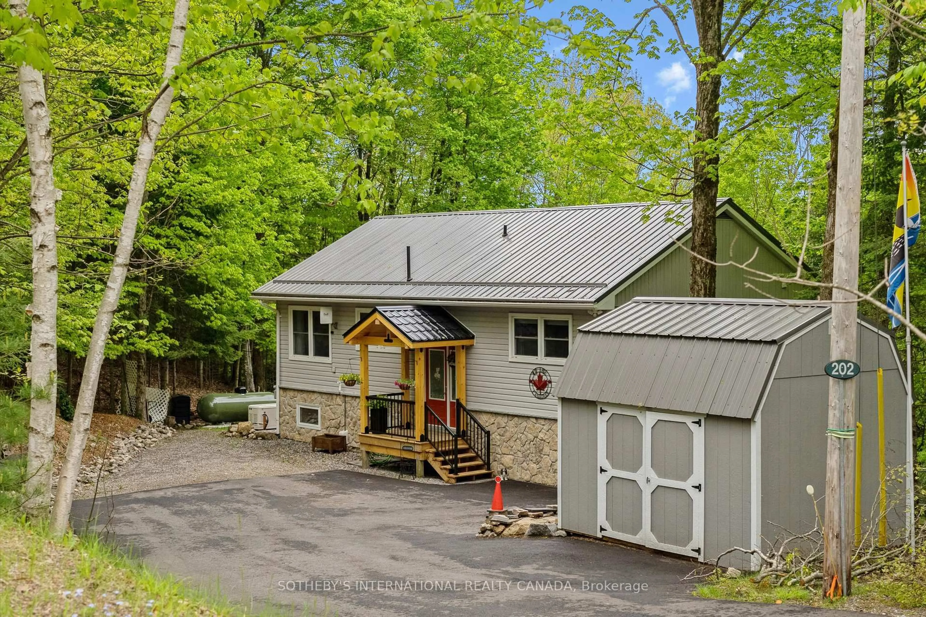 A pic from outside/outdoor area/front of a property/back of a property/a pic from drone, unknown for 202 Sunnyside St, Dysart et al Ontario K0M 1S0