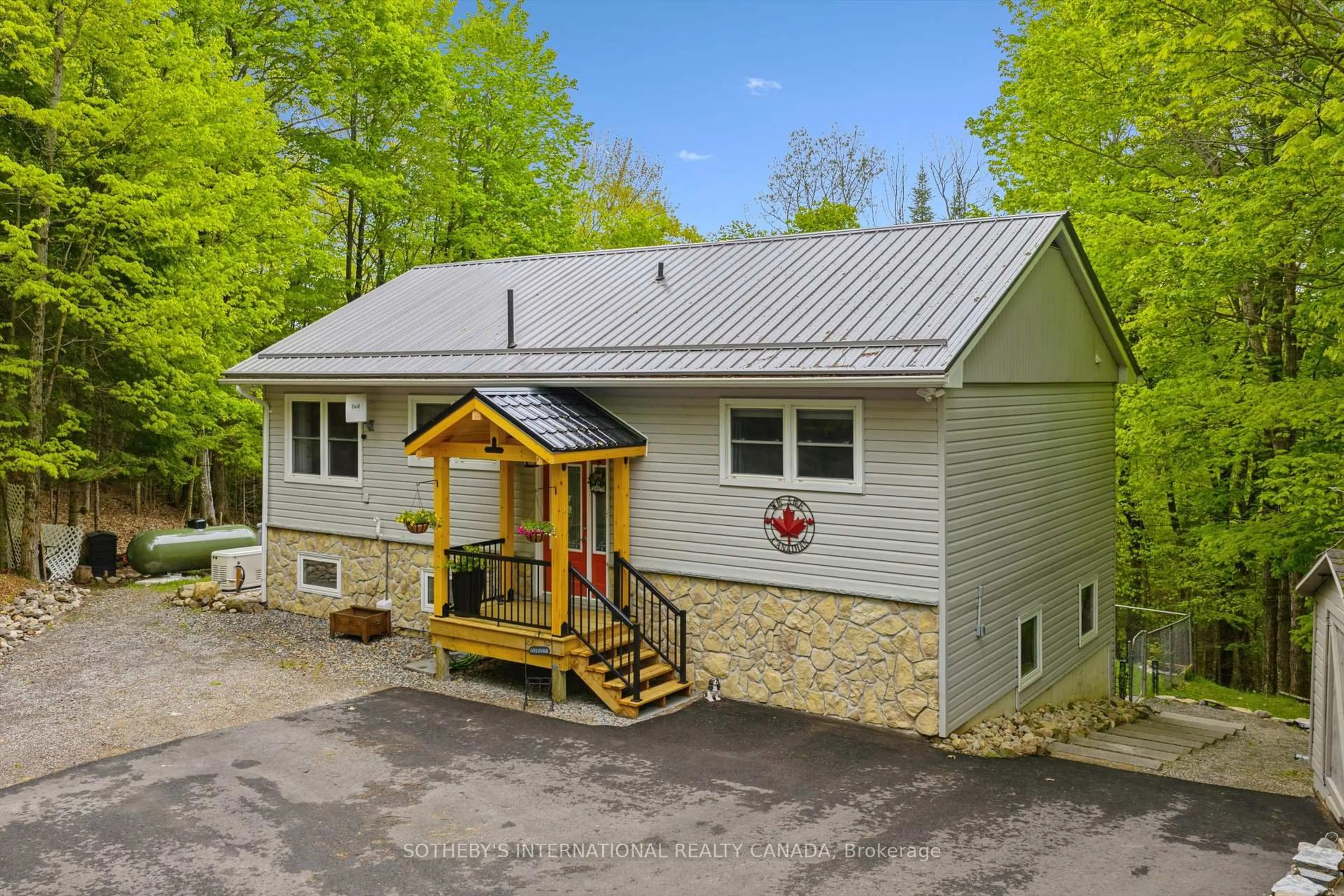 A pic from outside/outdoor area/front of a property/back of a property/a pic from drone, unknown for 202 Sunnyside St, Dysart et al Ontario K0M 1S0