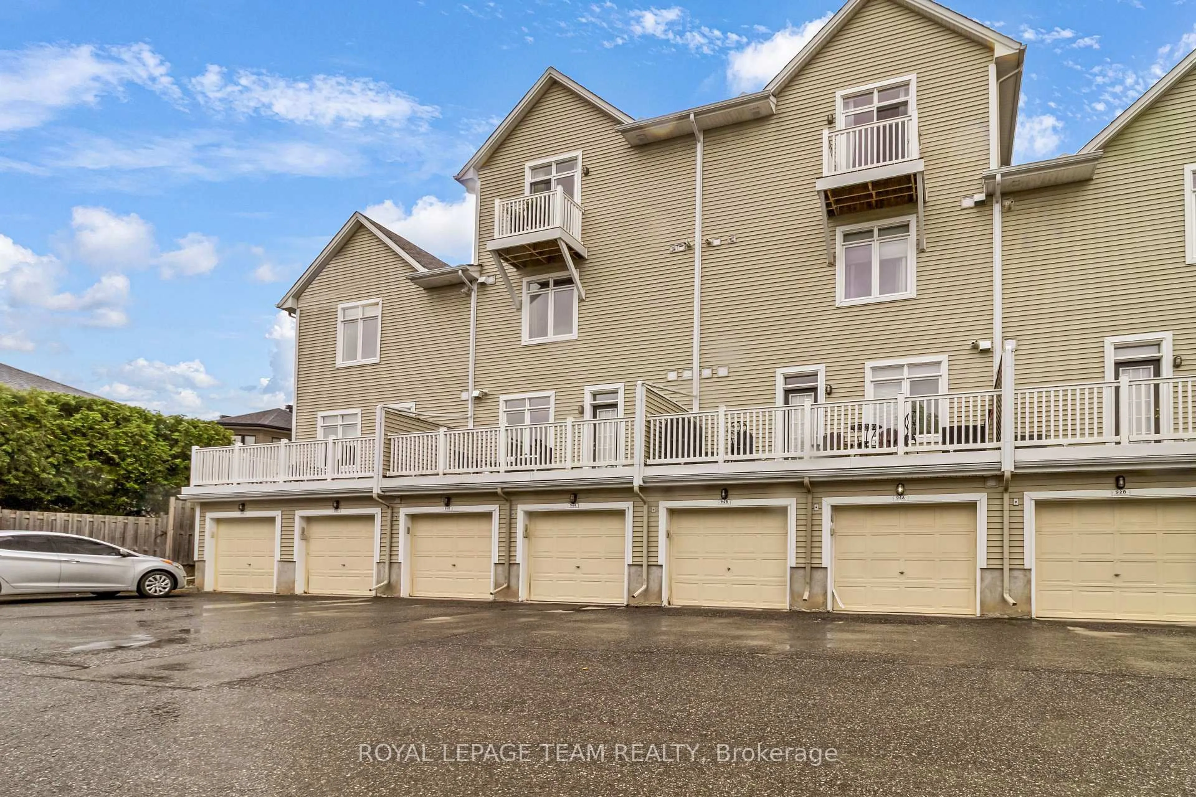 A pic from outside/outdoor area/front of a property/back of a property/a pic from drone, street for 96 Stonehaven Dr #B, Ottawa Ontario K2M 0C4