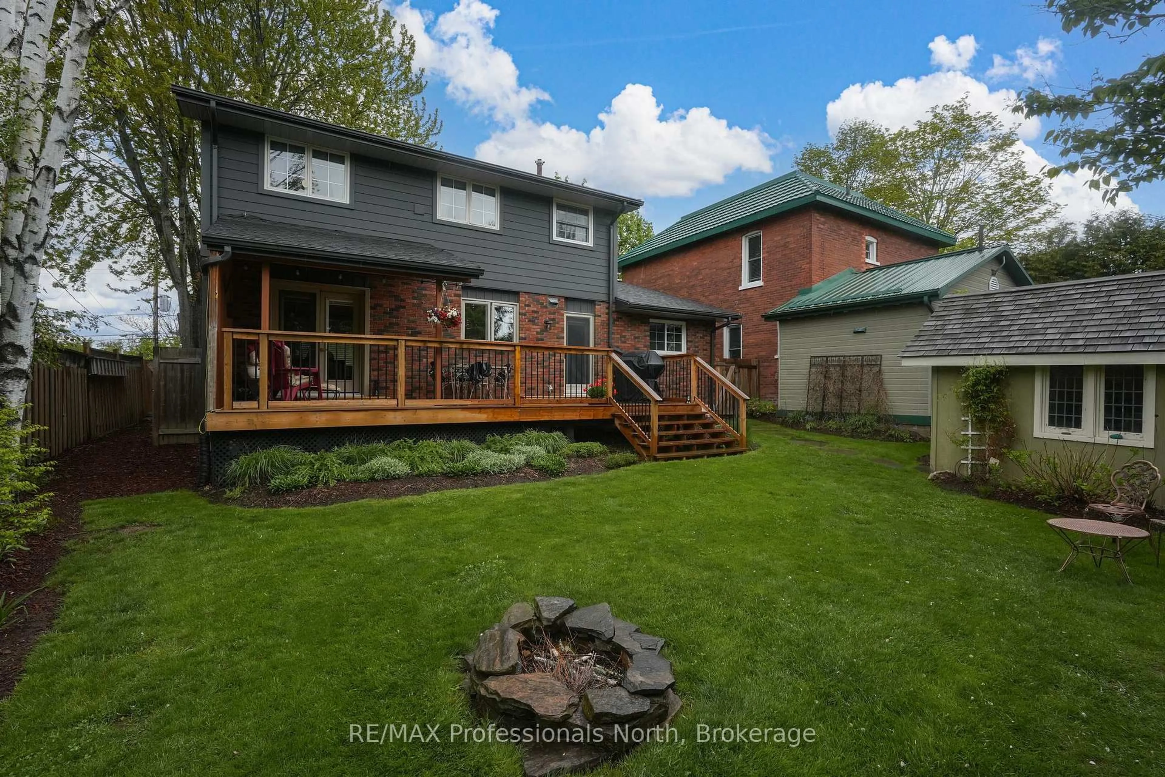 Patio, unknown for 13 Fairy Ave, Huntsville Ontario P1H 1G7