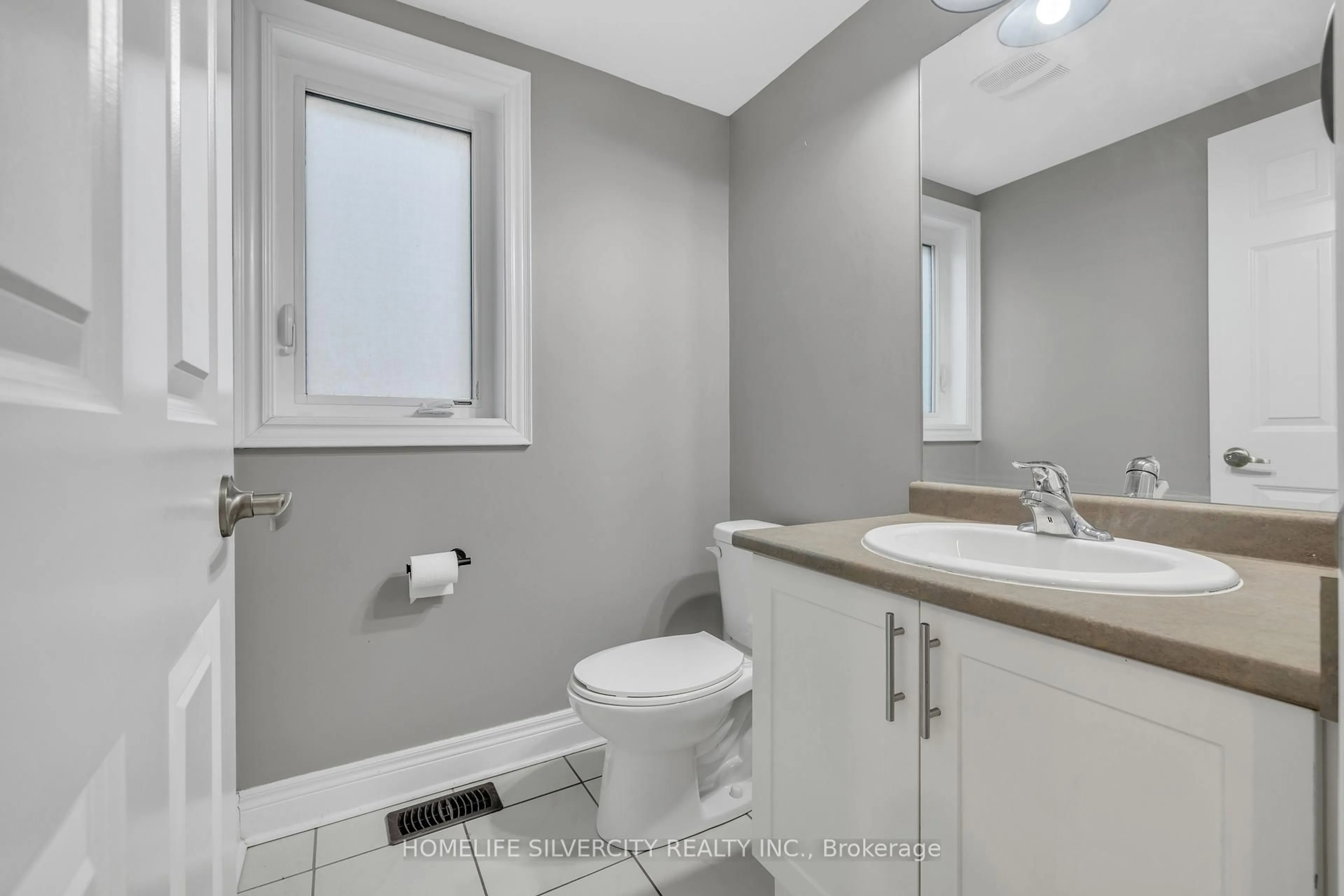 Standard bathroom, unknown for 390 Thompson St, Woodstock Ontario N4T 0G6