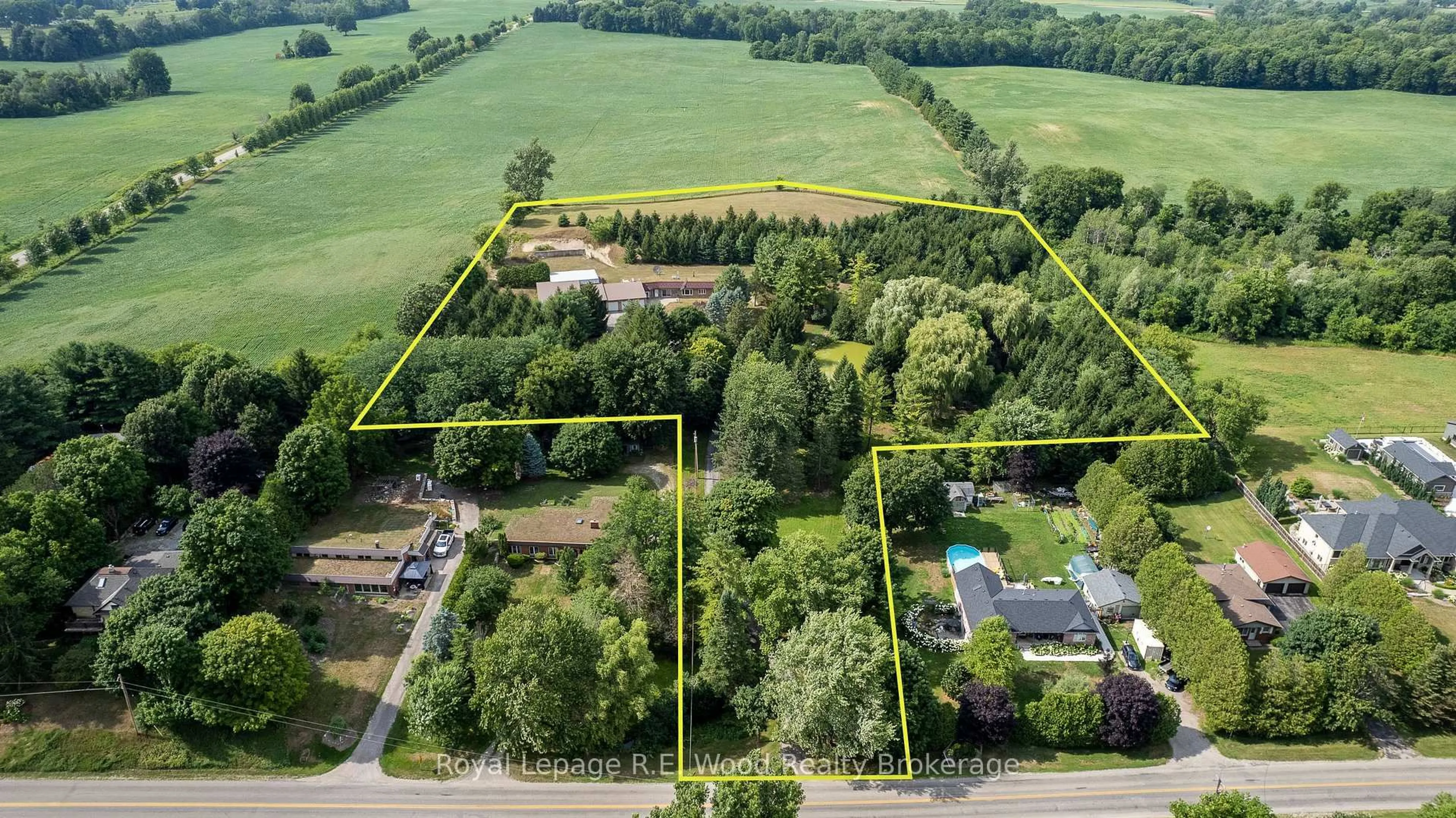 A pic from outside/outdoor area/front of a property/back of a property/a pic from drone, unknown for 4974 MARION St, Thames Centre Ontario N0L 1G4