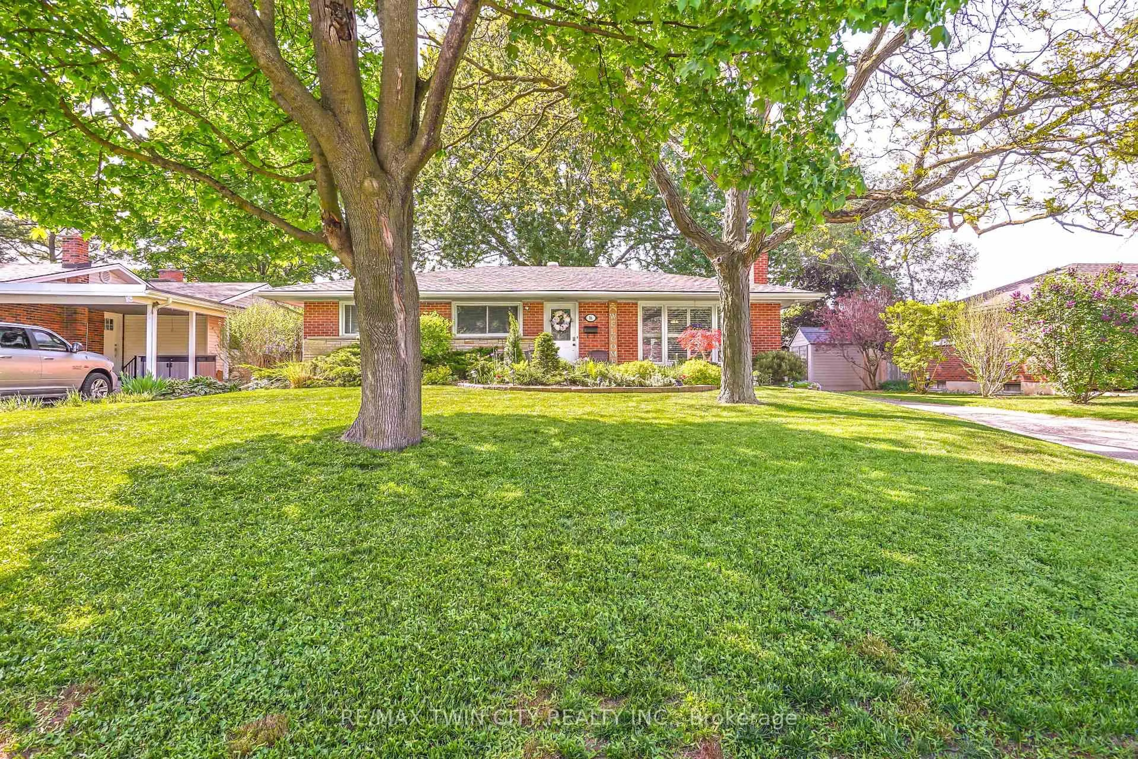 A pic from outside/outdoor area/front of a property/back of a property/a pic from drone, street for 16 Redwood Rd, Brantford Ontario N3R 3M1