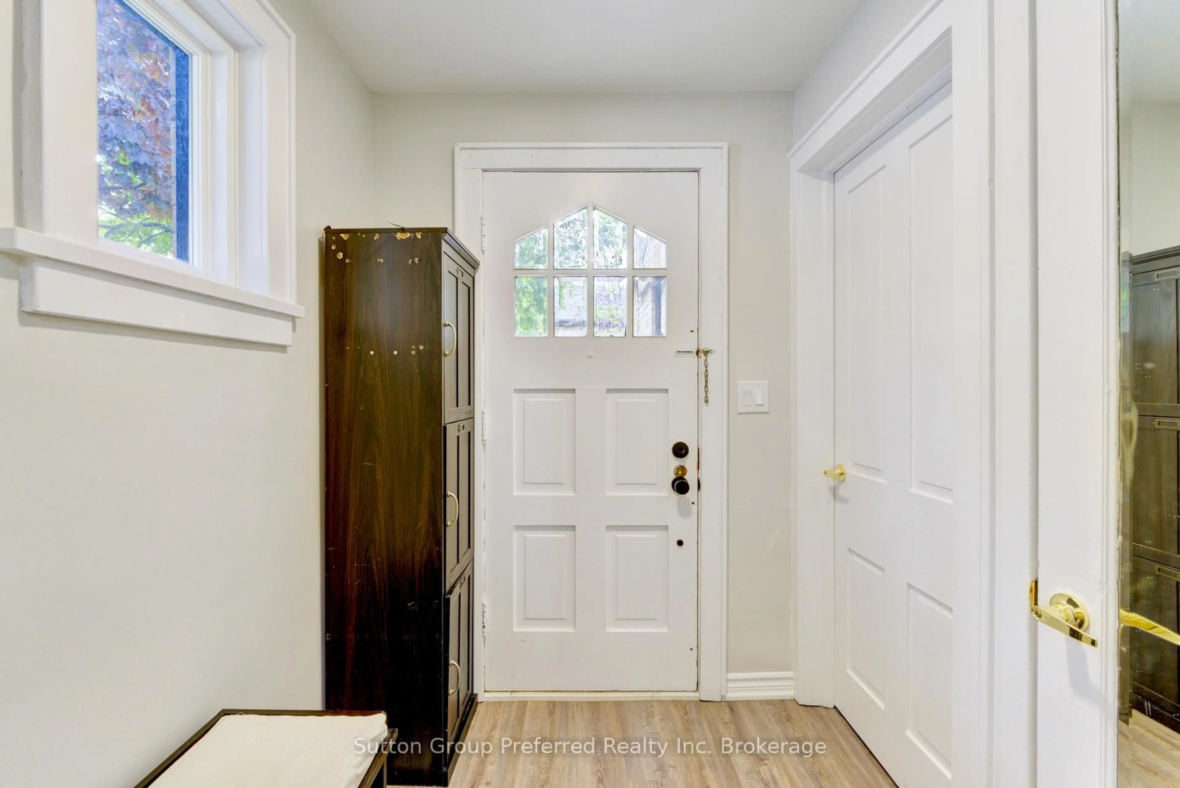 Indoor entryway for 73 Hope St, East Zorra-Tavistock Ontario N0B 2R0