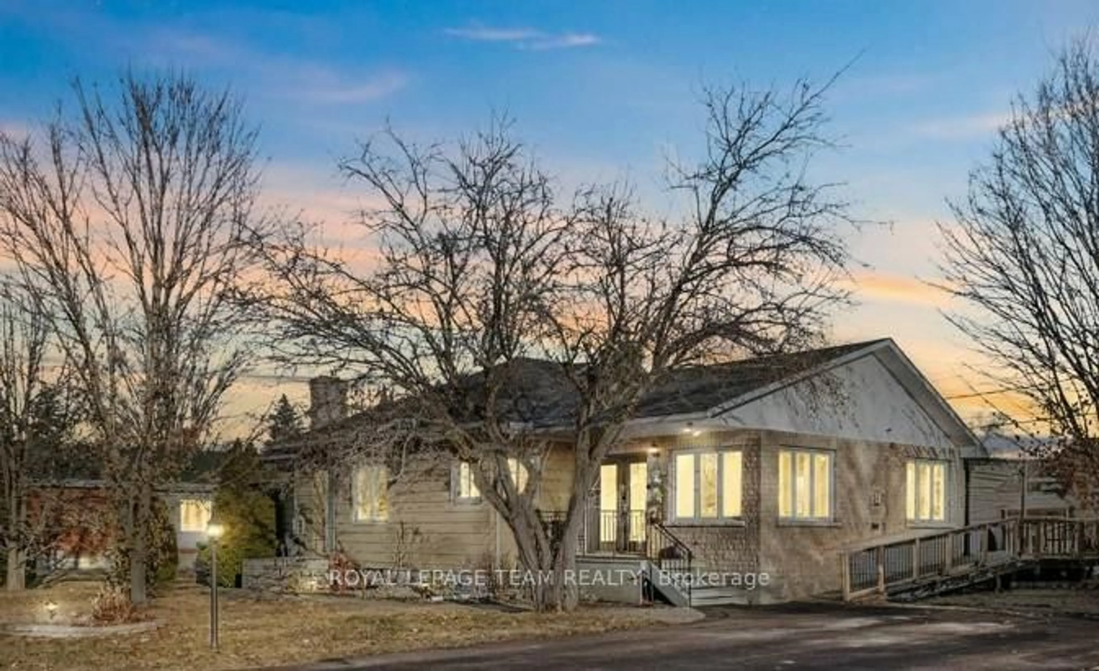 A pic from outside/outdoor area/front of a property/back of a property/a pic from drone, street for 127 GRANT Blvd, Renfrew Ontario K7V 2P3