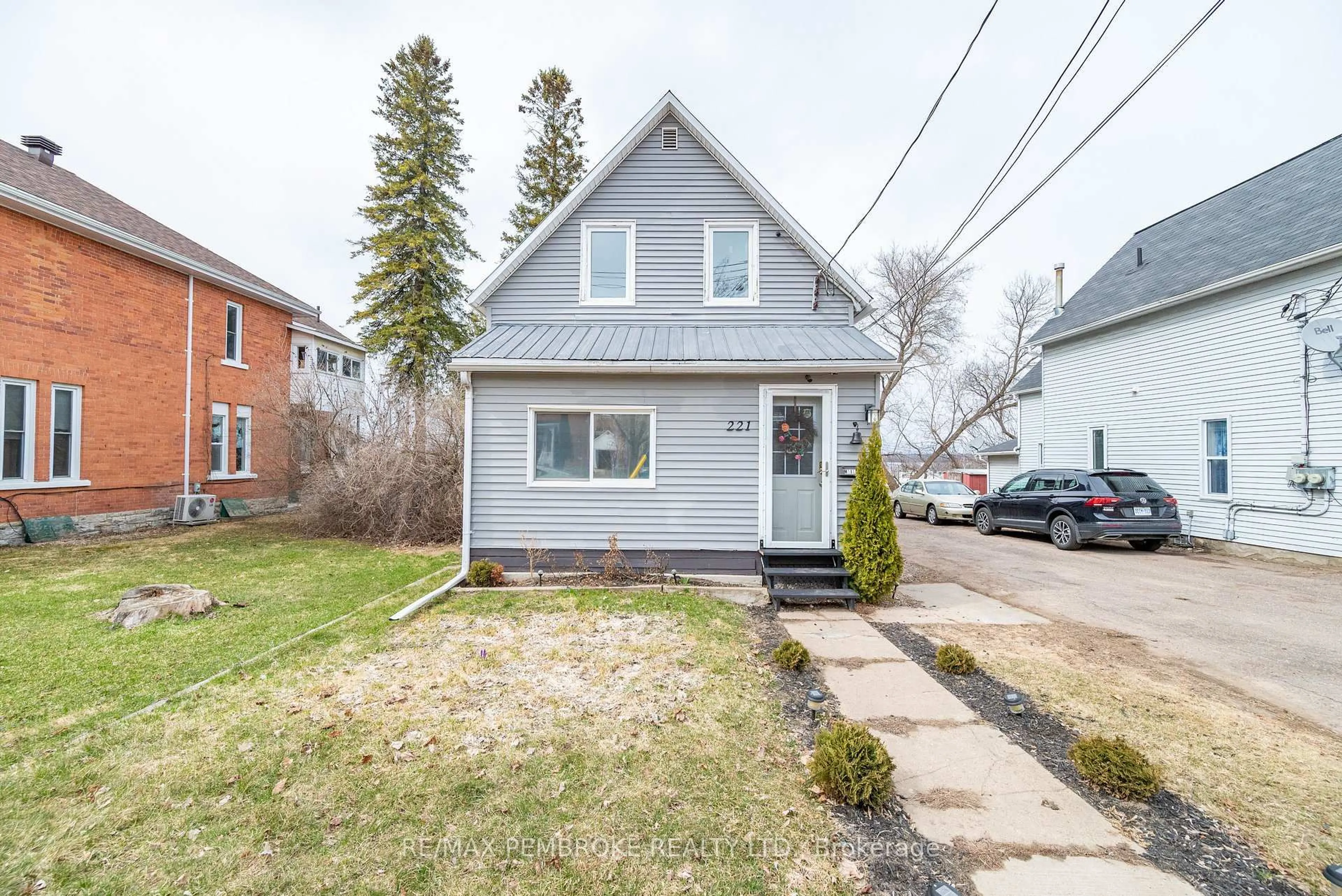 Unknown for 221 Renfrew St, Pembroke Ontario K8A 5S2