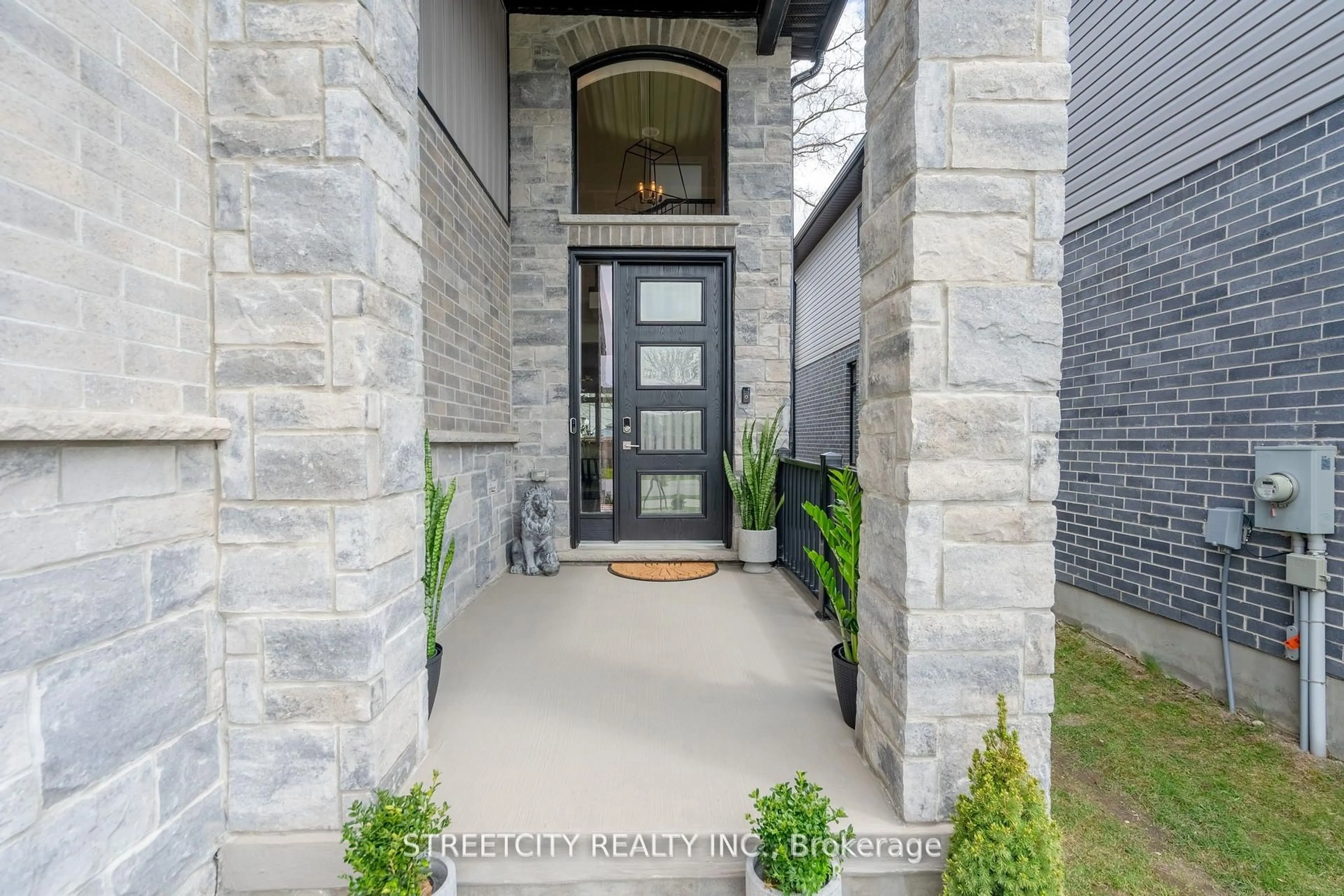 Indoor entryway for 2026 Gough Ave, London North Ontario N5X 0K4