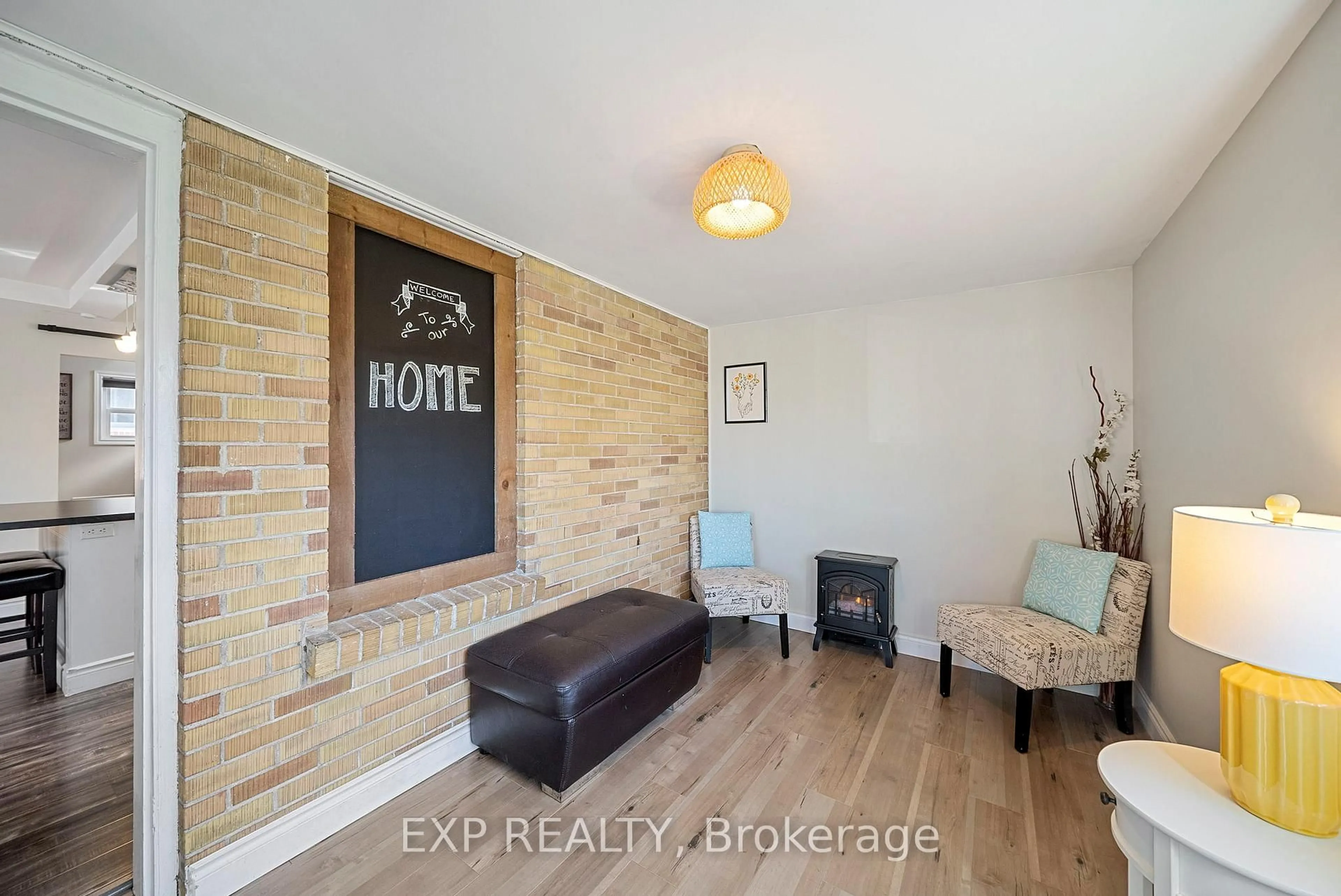 Indoor entryway for 124 Chesterfield Ave, London South Ontario N5Z 3N2