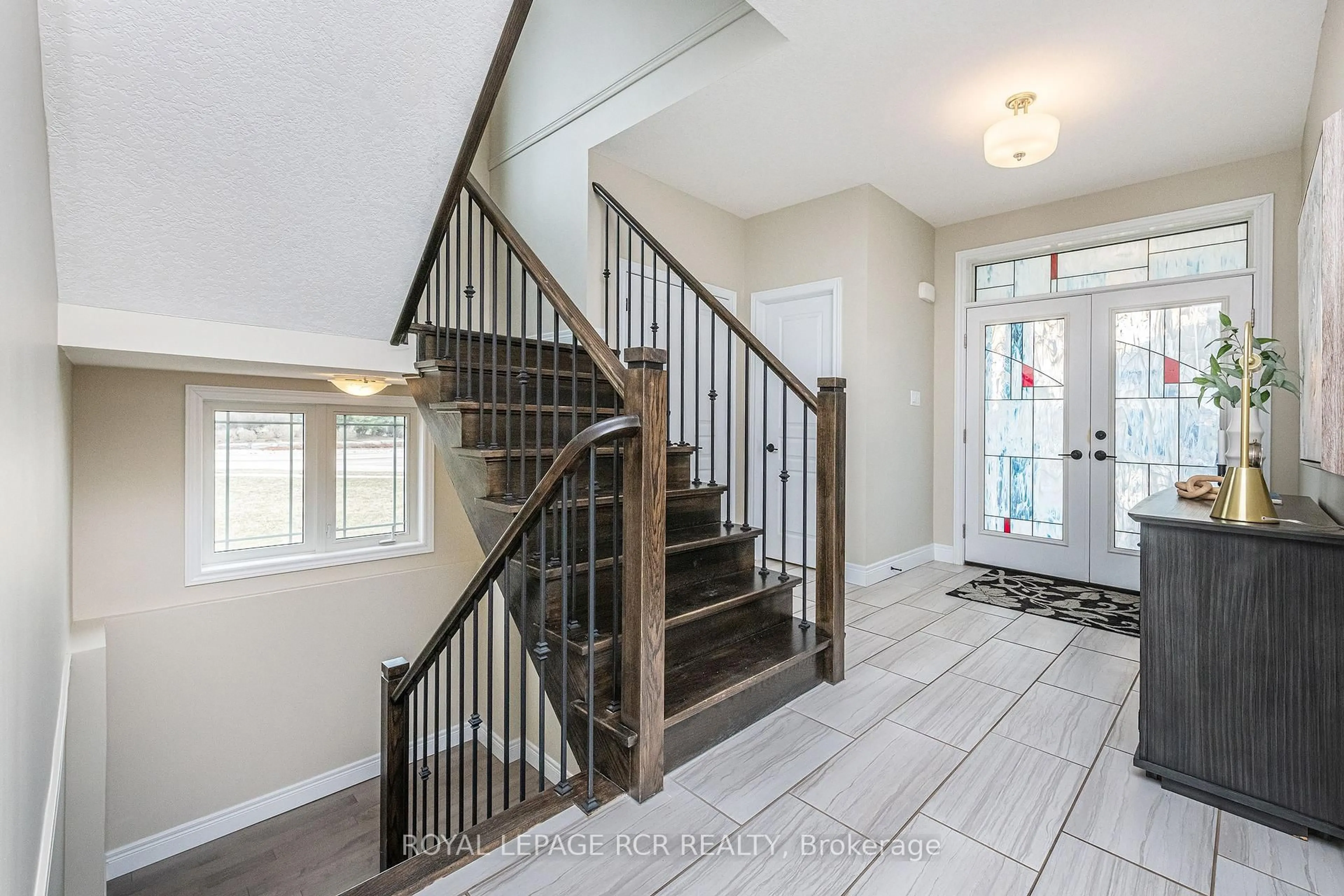 Indoor entryway for 10 Mayberry Dr, East Luther Grand Valley Ontario L9W 6T9