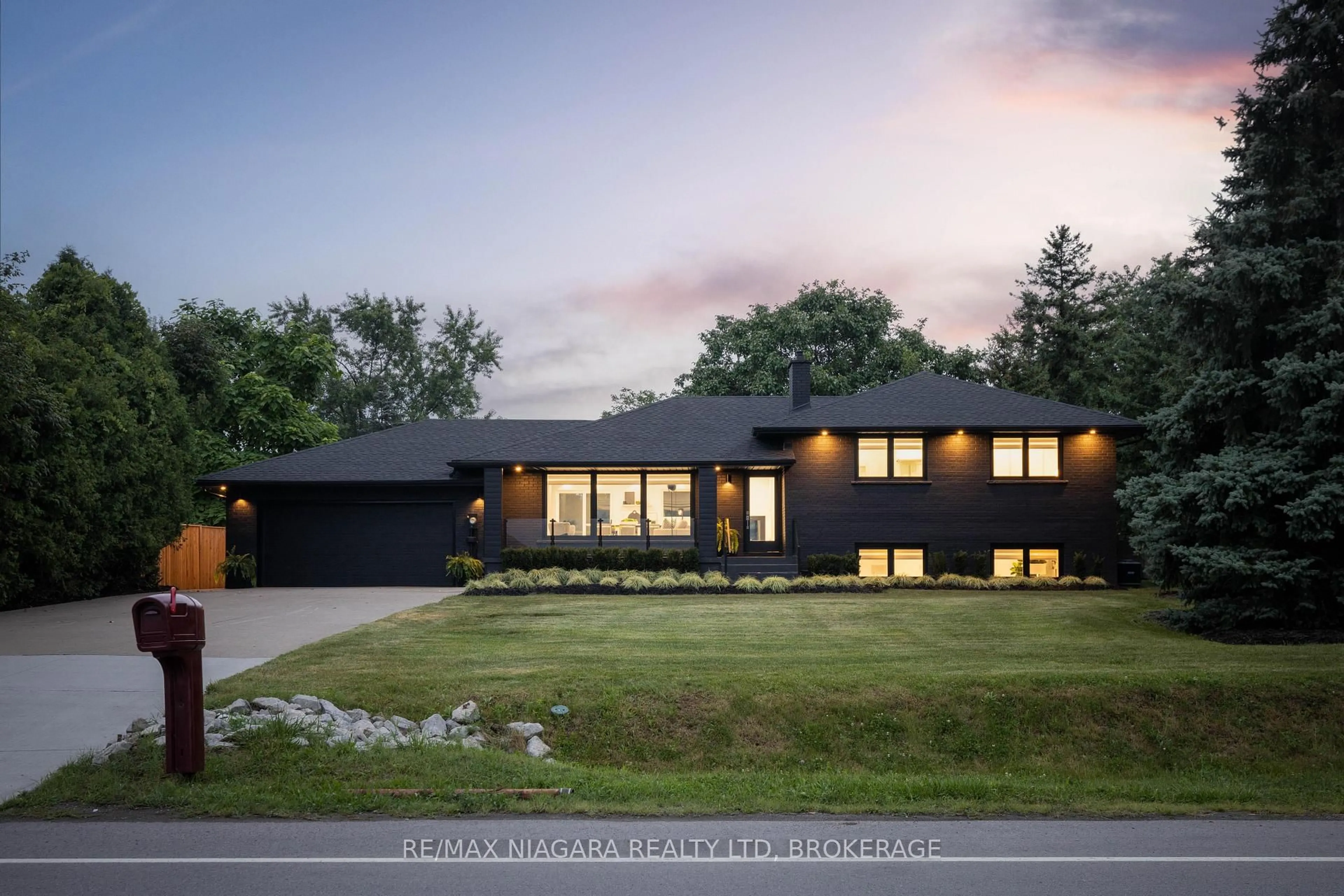 Home with brick exterior material, street for 413 QUEENSTON Rd, Niagara-on-the-Lake Ontario L0S 1J0