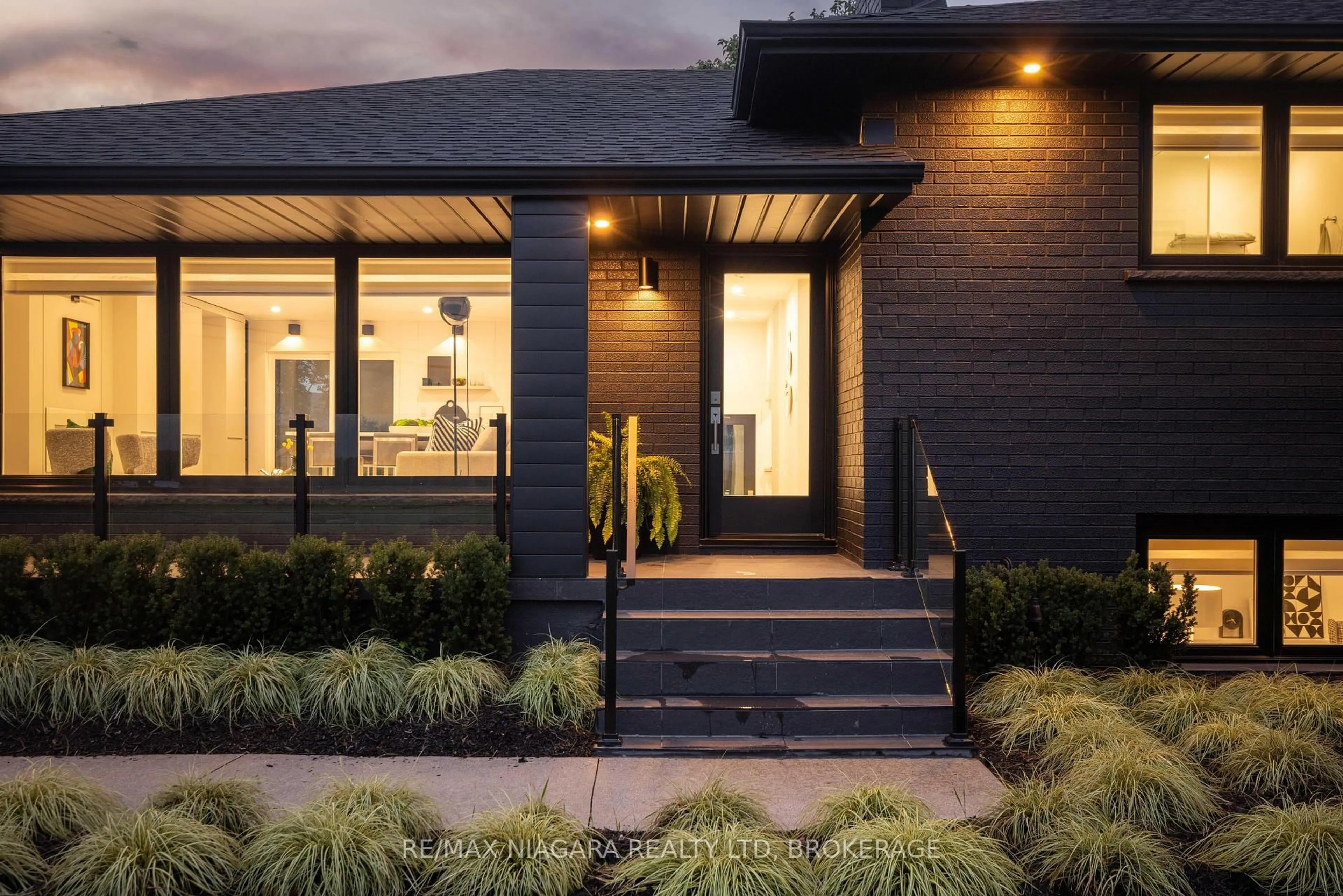 Home with brick exterior material, street for 413 QUEENSTON Rd, Niagara-on-the-Lake Ontario L0S 1J0