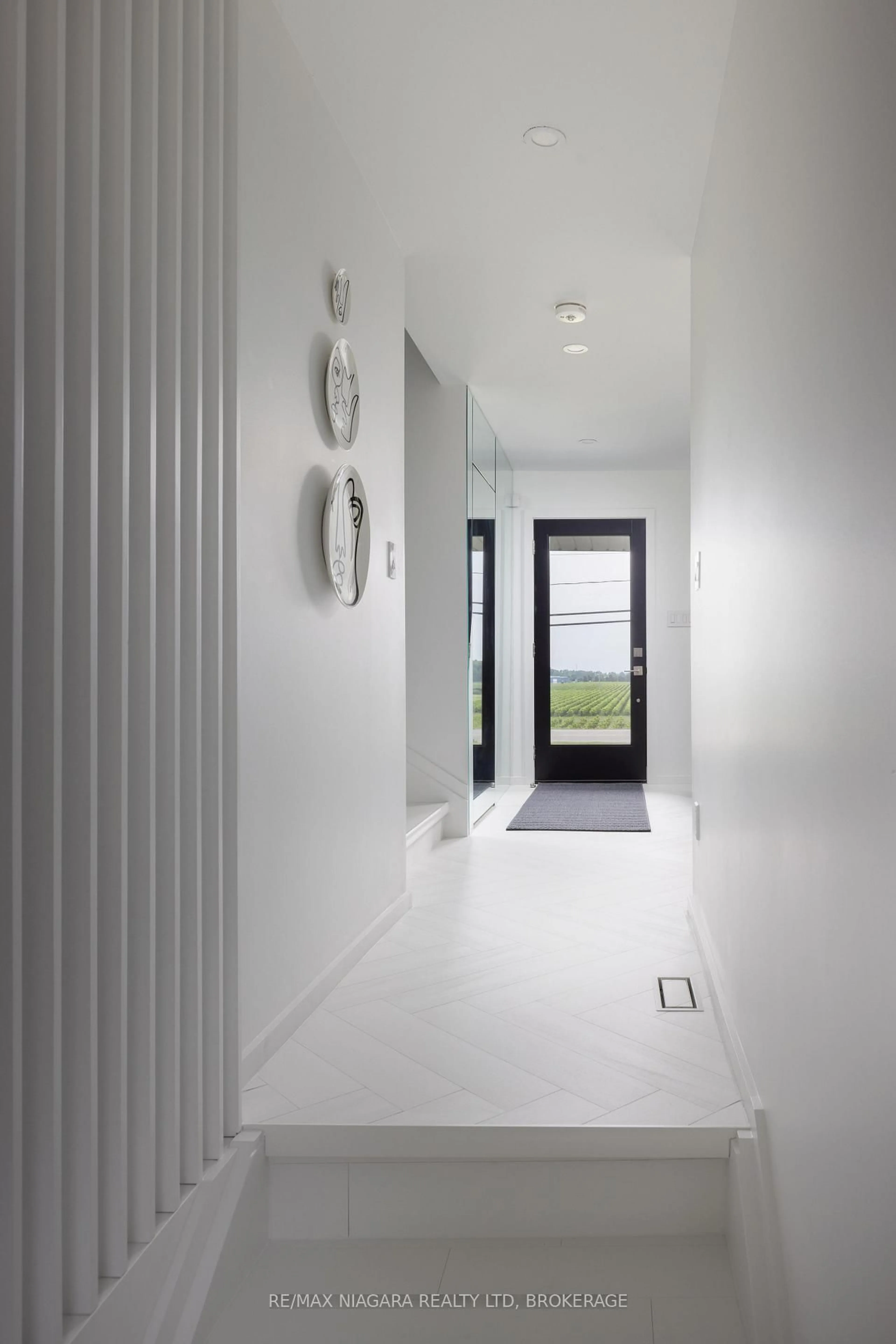 Indoor entryway for 413 QUEENSTON Rd, Niagara-on-the-Lake Ontario L0S 1J0