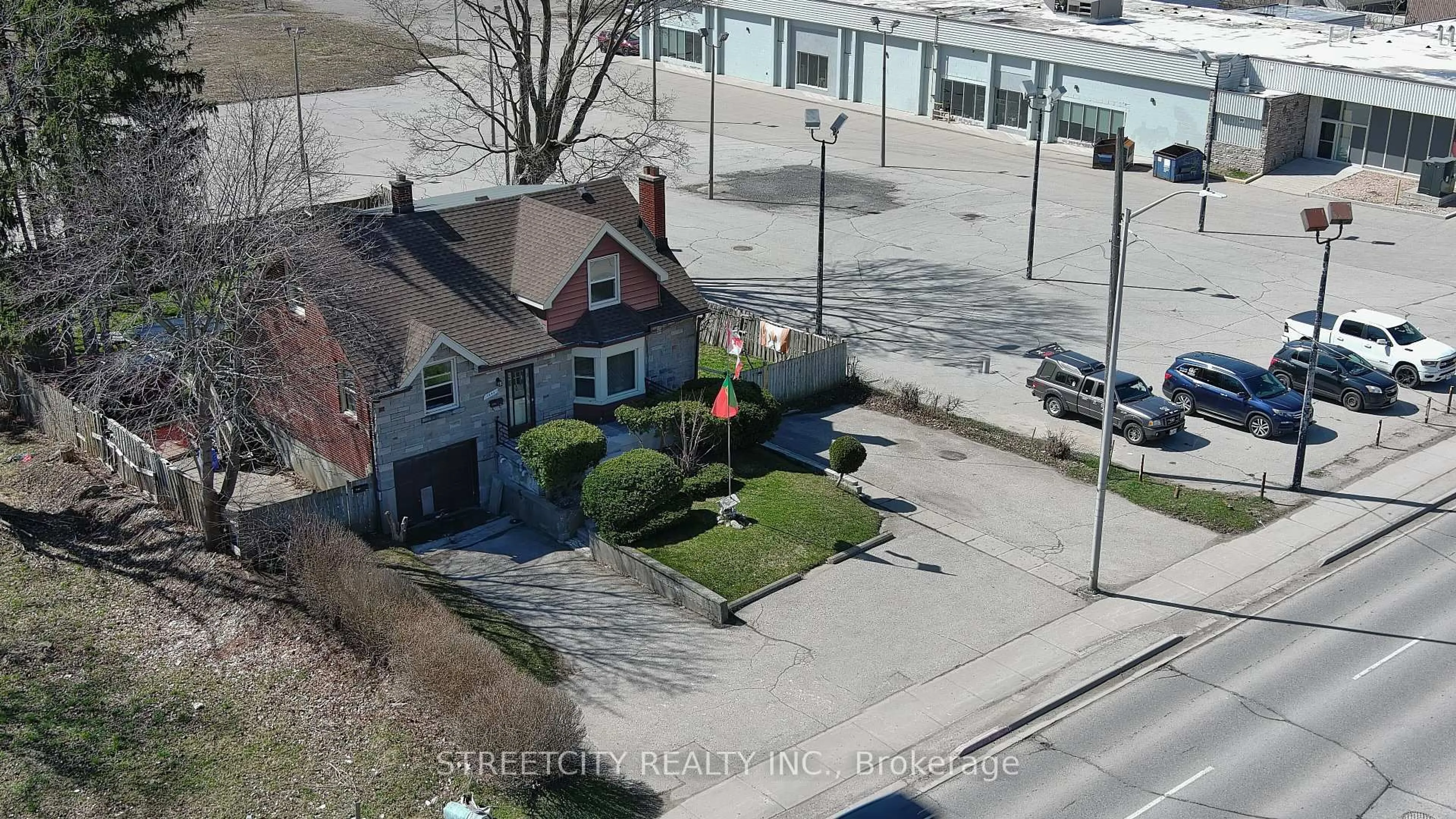 A pic from outside/outdoor area/front of a property/back of a property/a pic from drone, street for 1843 Dundas St, London East Ontario N5W 3E6