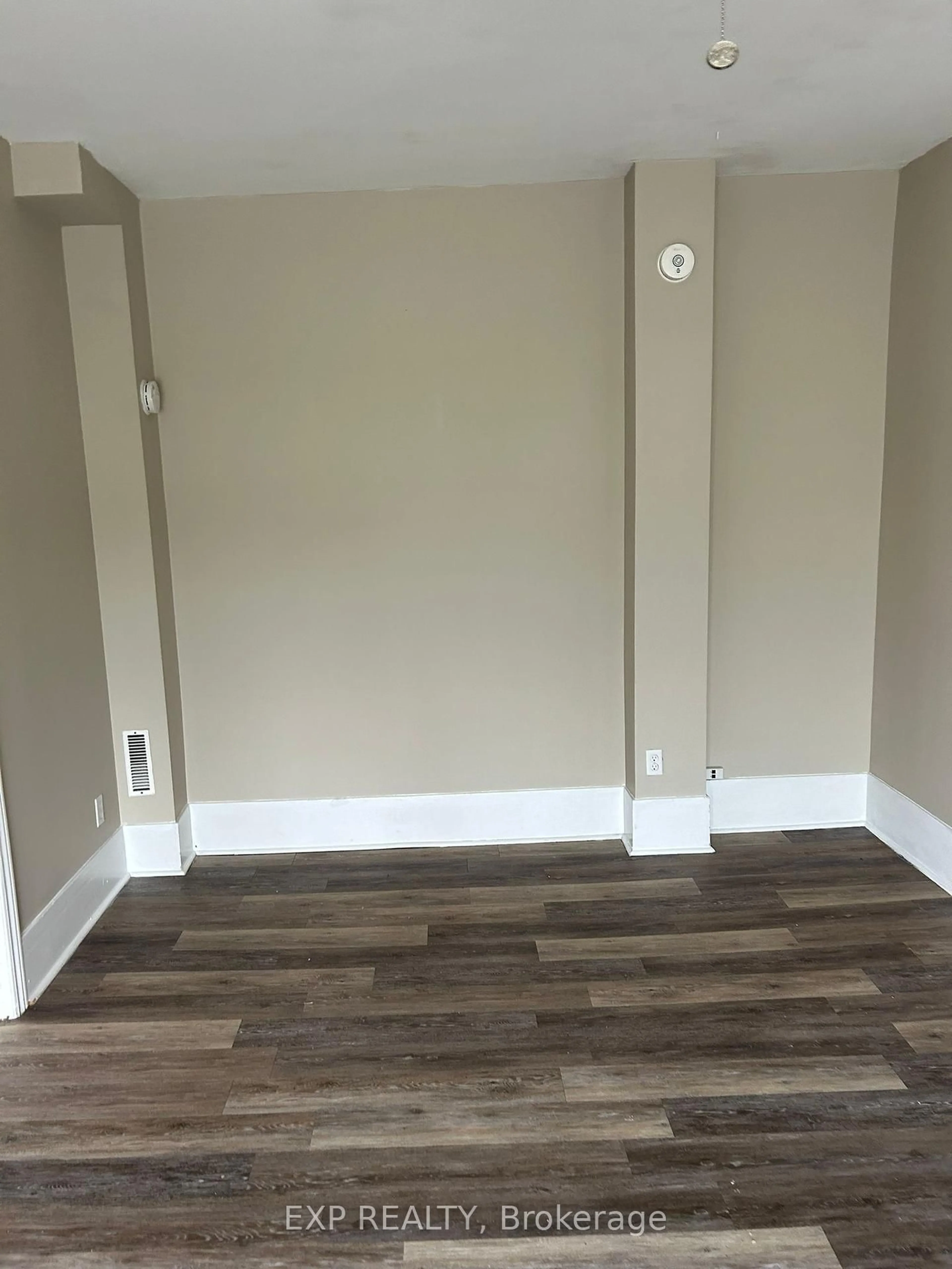 A pic of a room for 553 Quebec St, London East Ontario N5W 3Y9