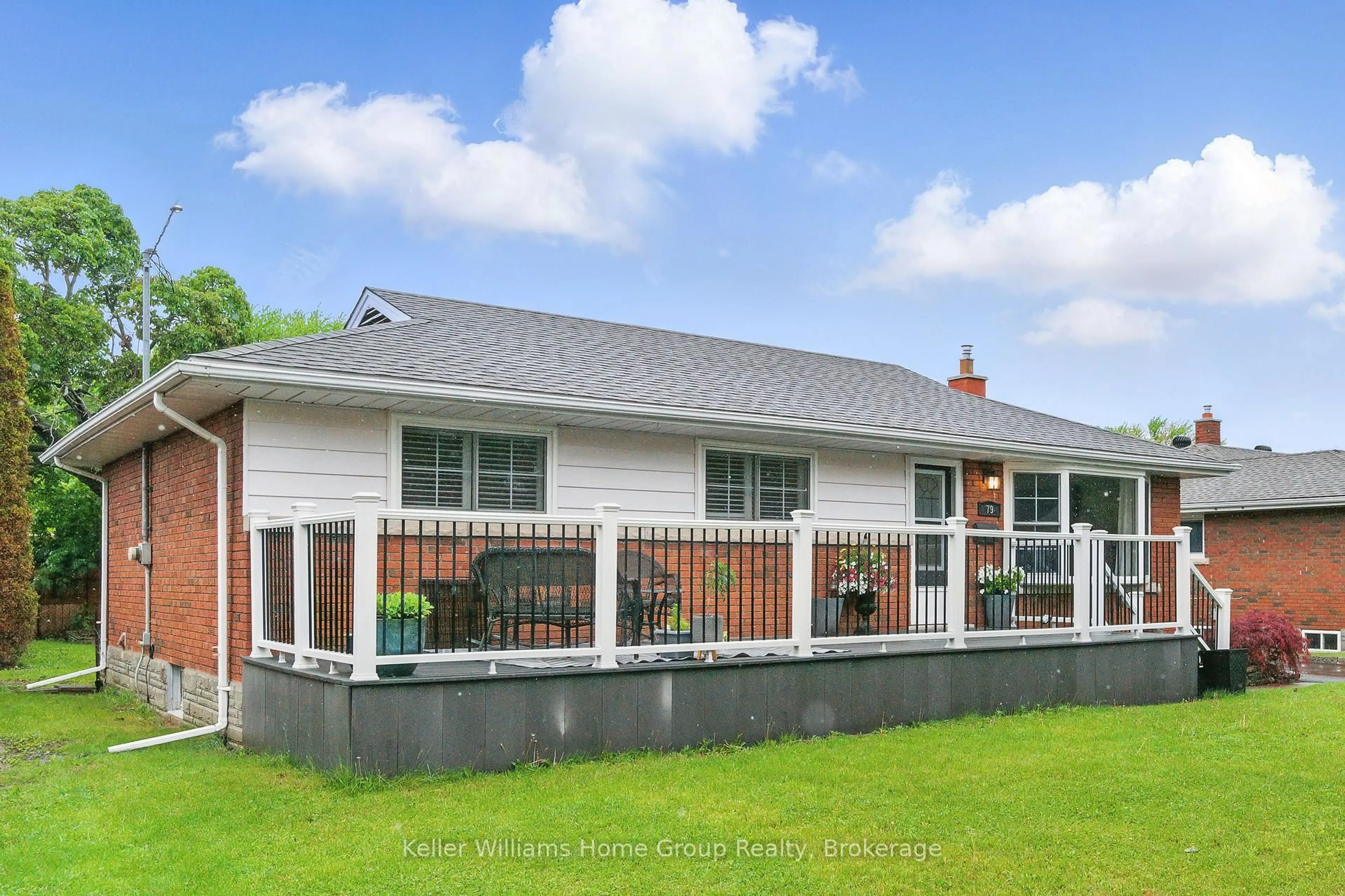 Home with vinyl exterior material, unknown for 79 Parkway St, St. Catharines Ontario L2M 4J2