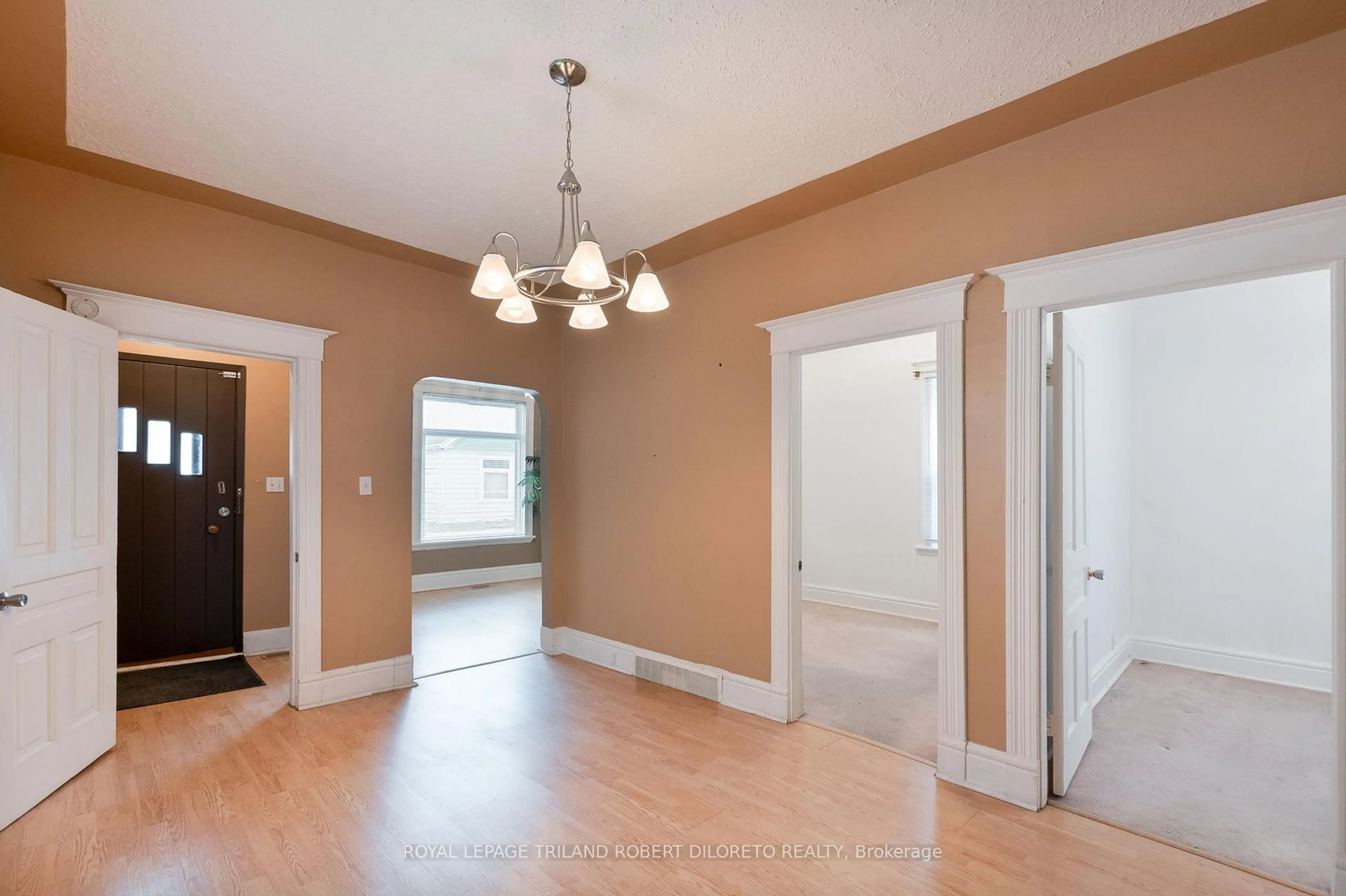 Indoor entryway for 22 Rathgar St, London East Ontario N5Z 1Y4