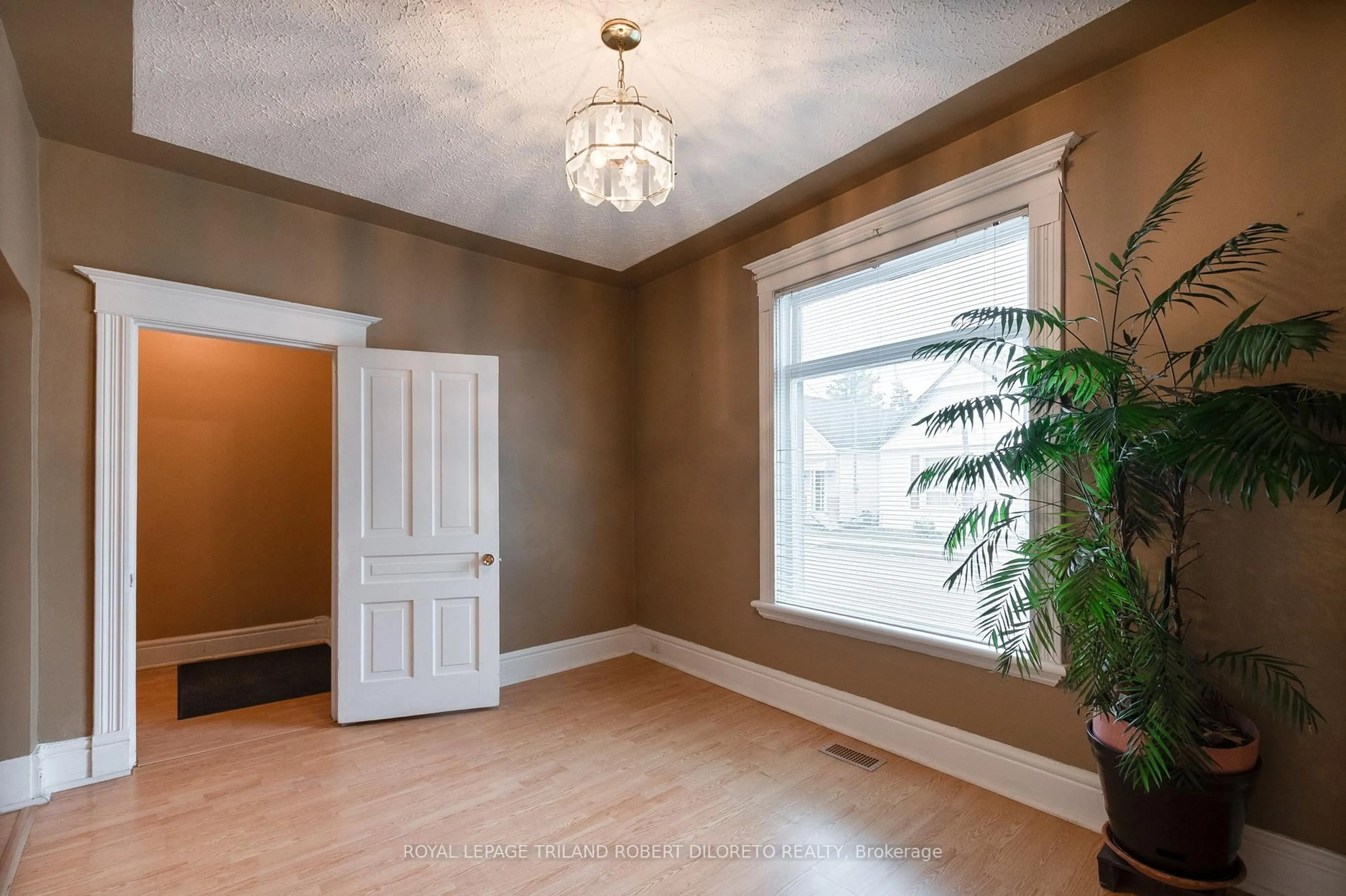 Indoor entryway for 22 Rathgar St, London East Ontario N5Z 1Y4