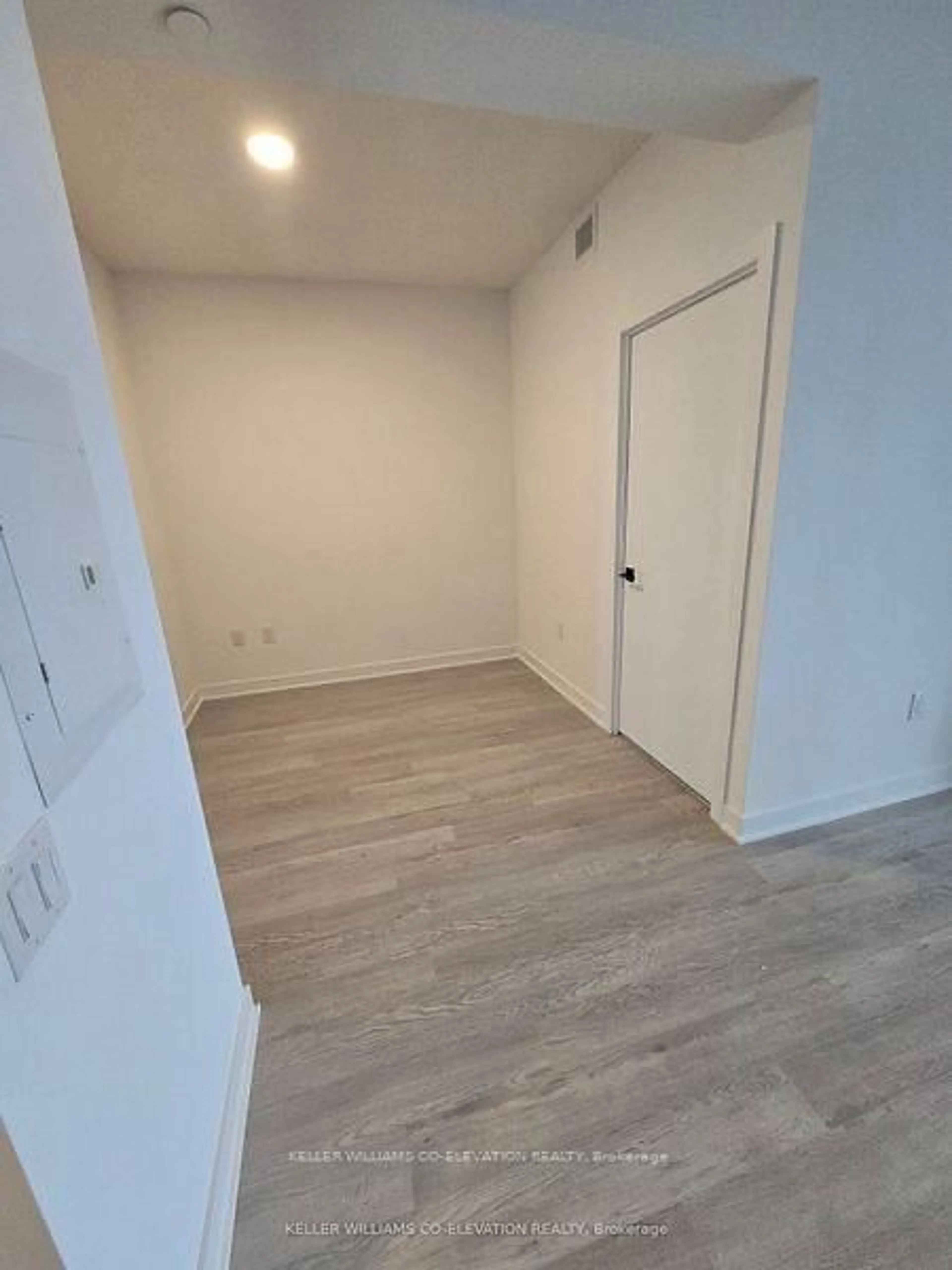 A pic of a room for 2782 Barton St #1102, Hamilton Ontario L8J 2J8