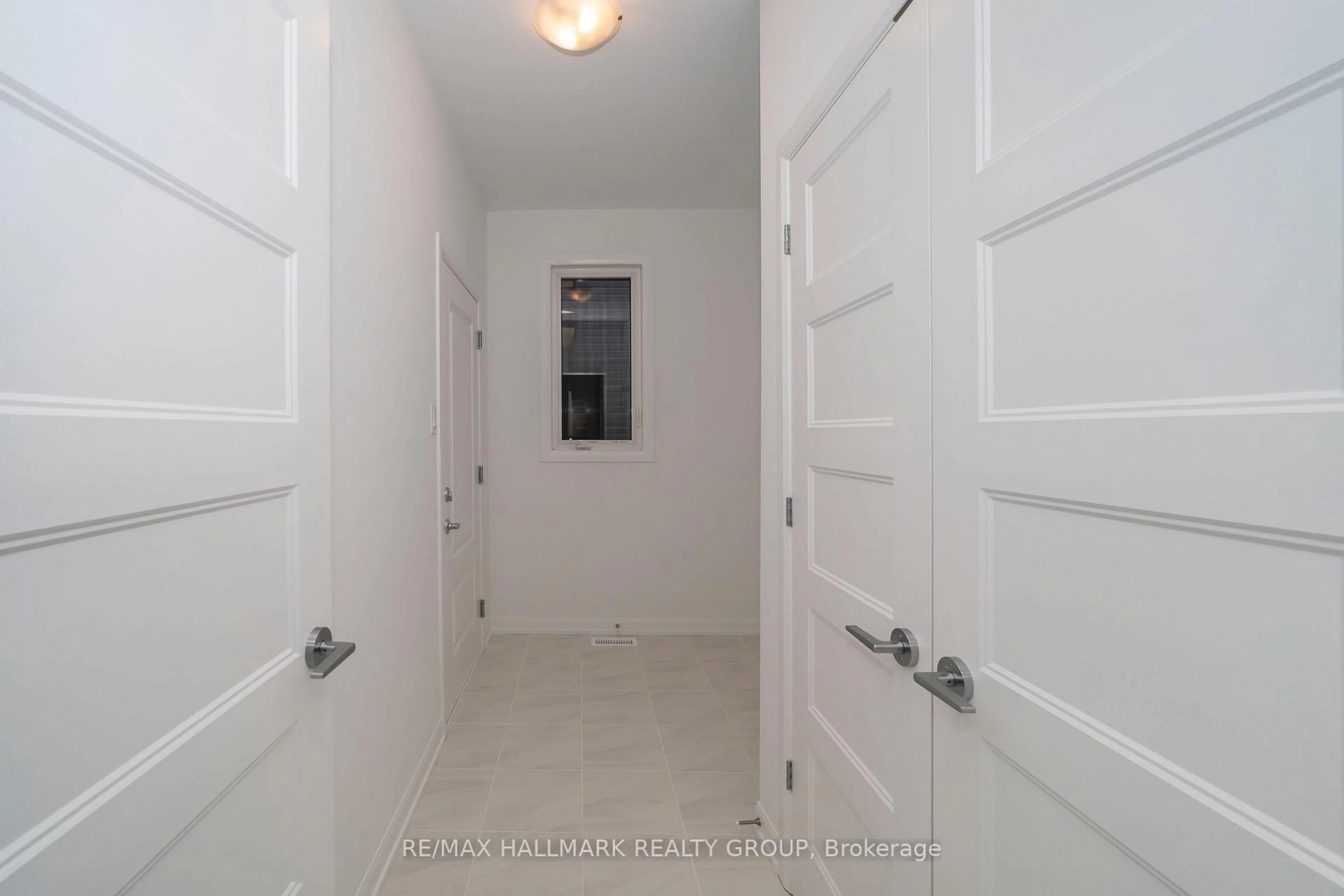 Indoor entryway for 1264 Diamond St, Clarence-Rockland Ontario K4K 0M5