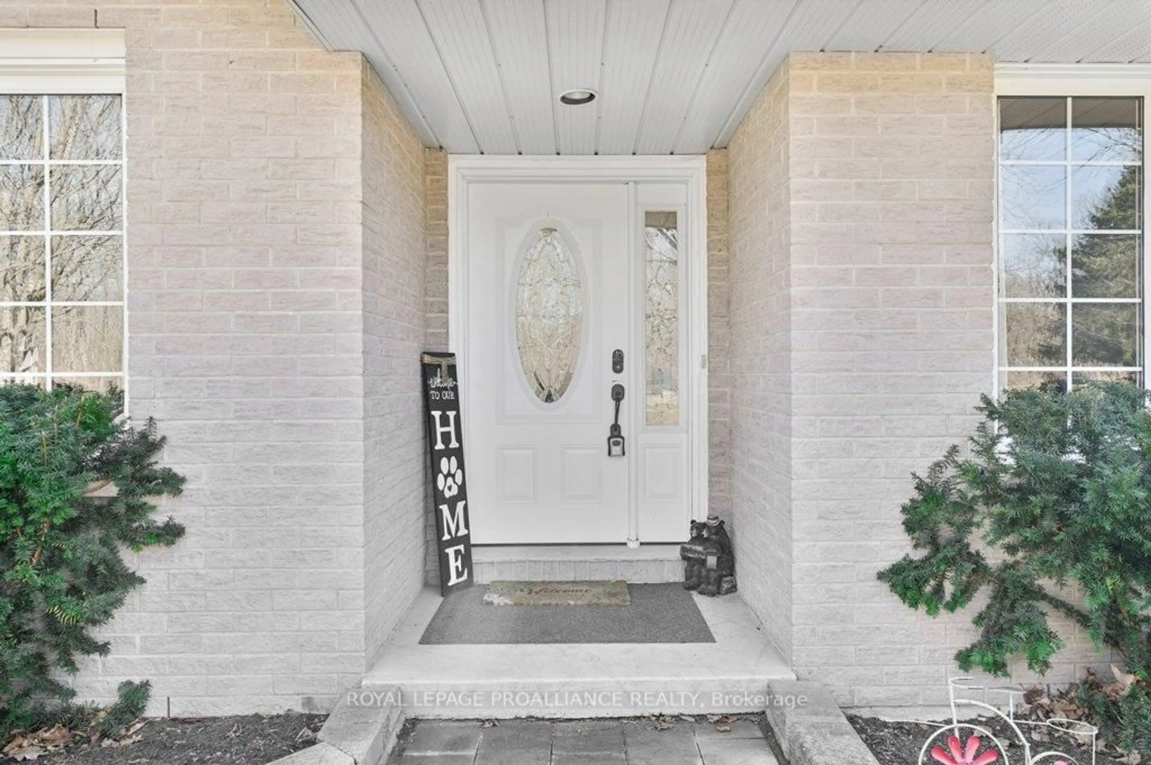 Indoor entryway for 347 Downs Rd, Quinte West Ontario K8V 5P6