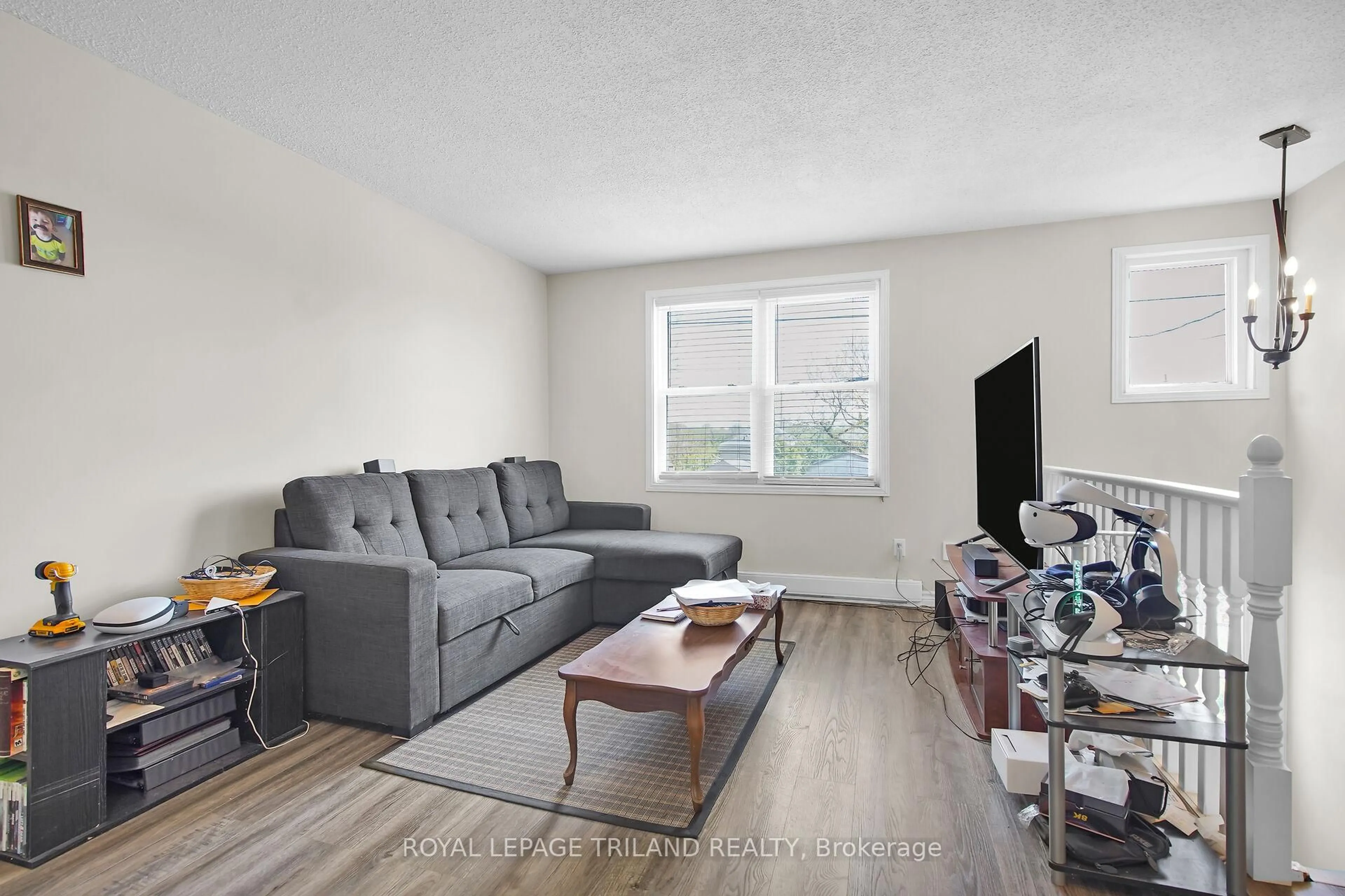 Living room with furniture, unknown for 730 Walker St, London East Ontario N5Z 1J2