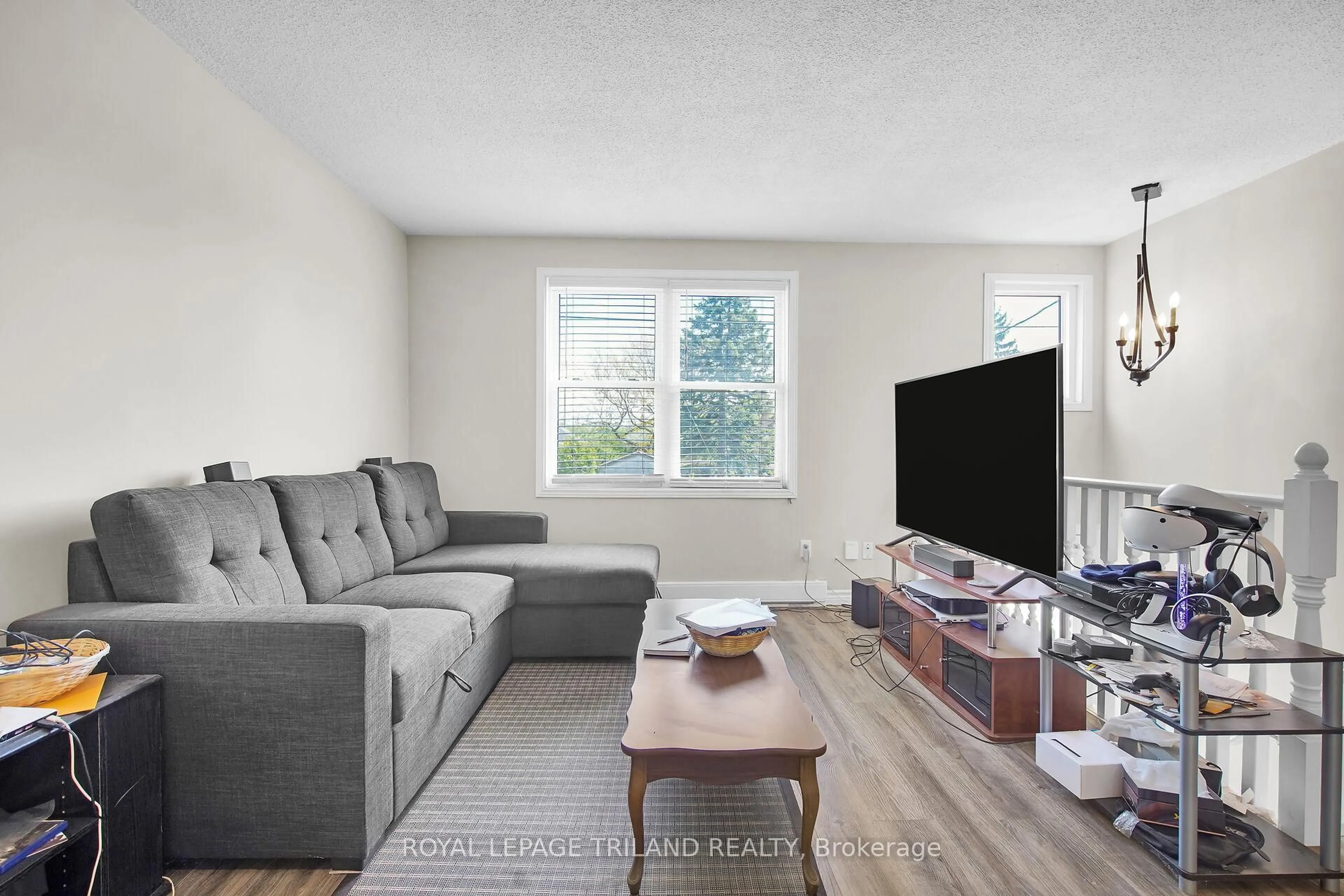 Living room with furniture, unknown for 730 Walker St, London East Ontario N5Z 1J2