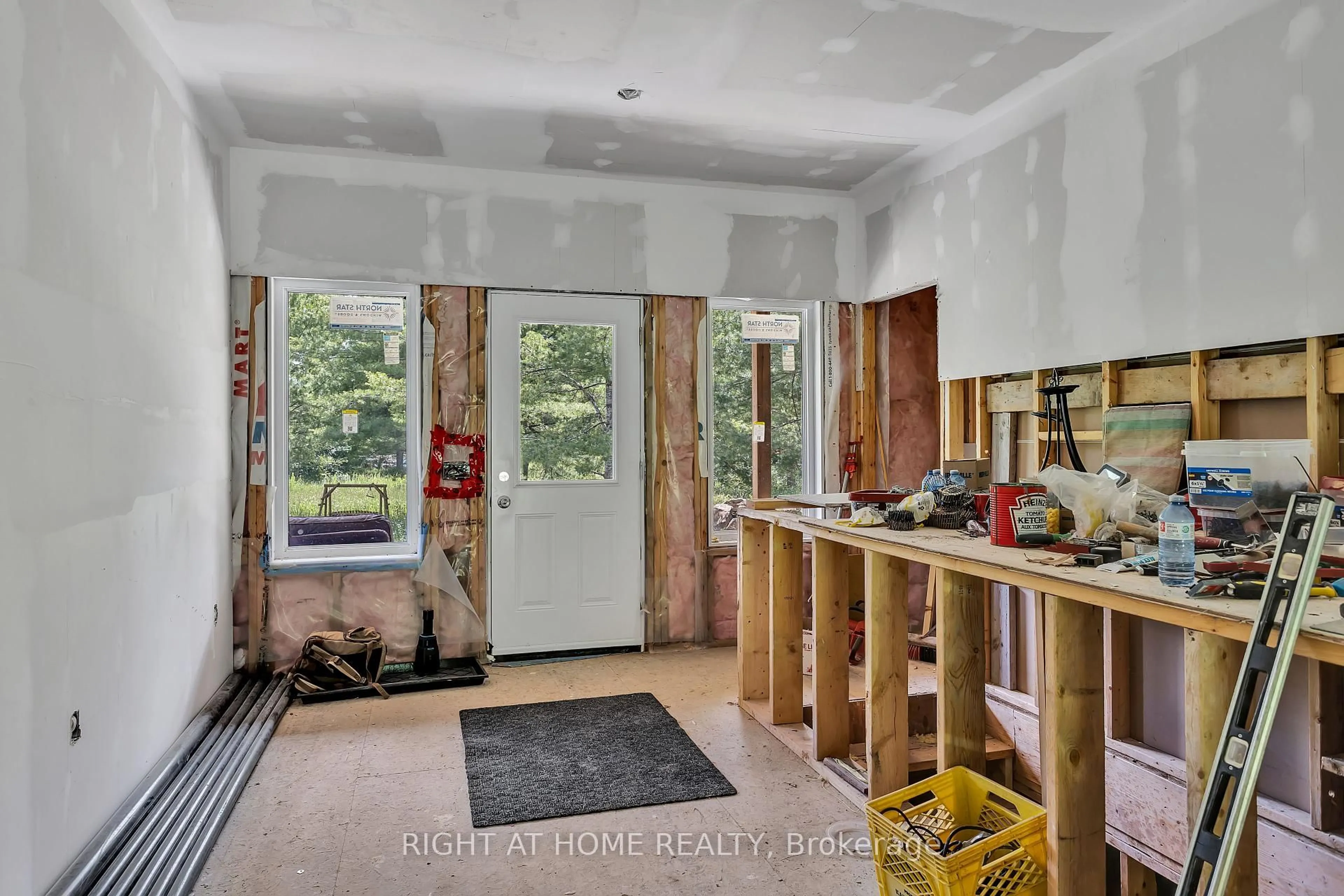 Indoor entryway for 1662 COUNTY ROAD 40 Rd, Douro-Dummer Ontario K0L 2V0