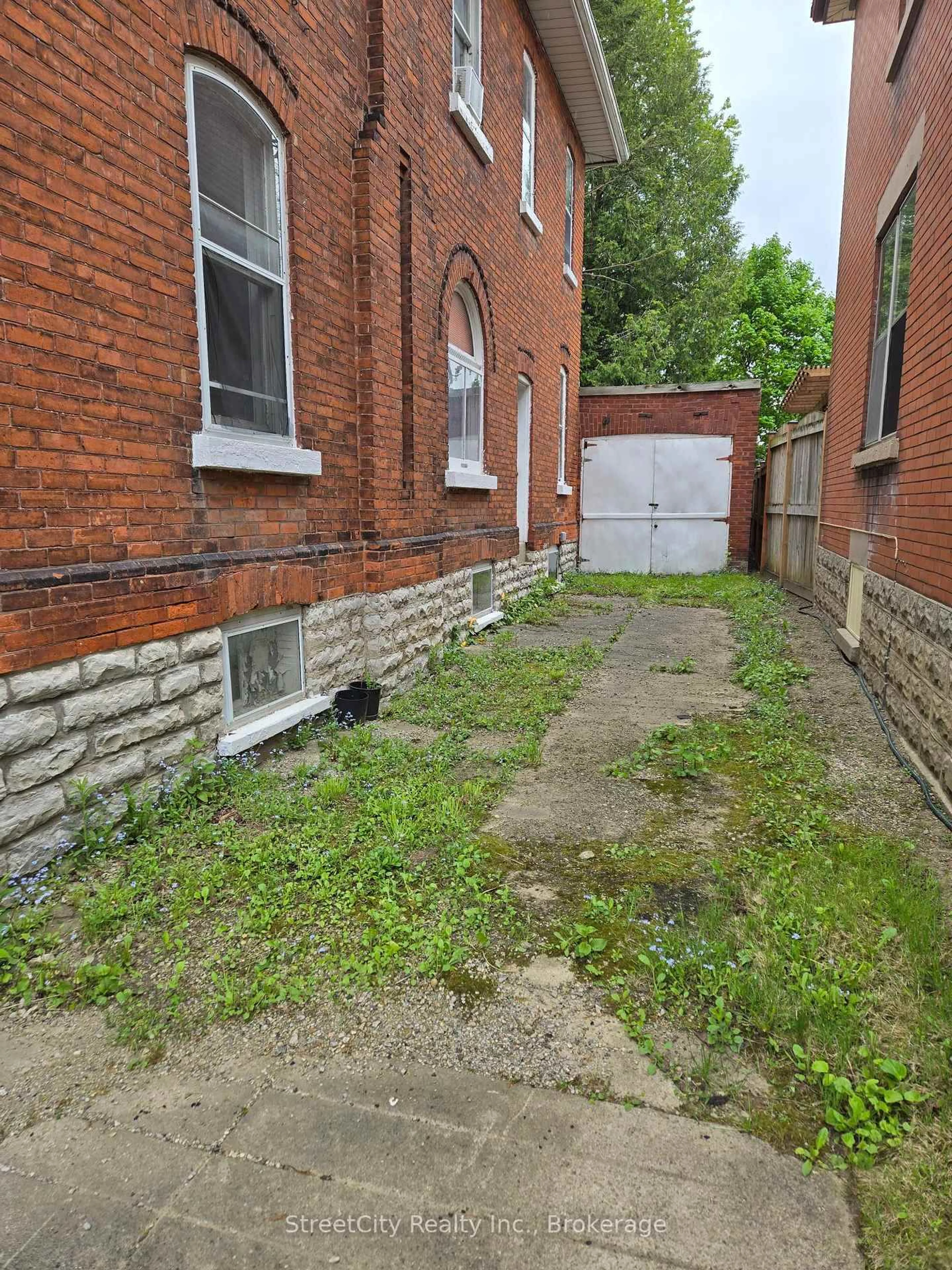 Unknown for 115 Douro St, Stratford Ontario N5A 3R4