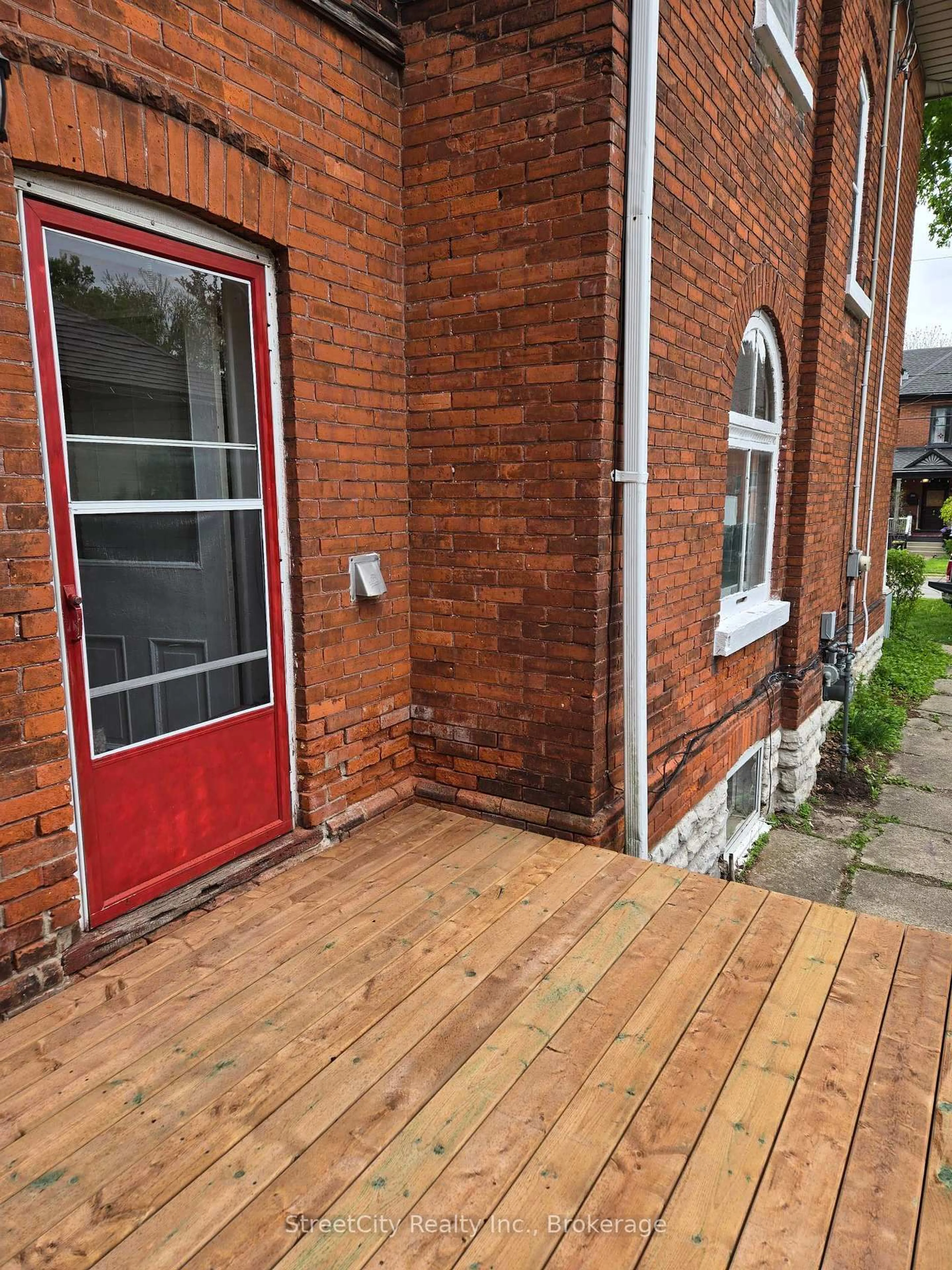 Unknown for 115 Douro St, Stratford Ontario N5A 3R4