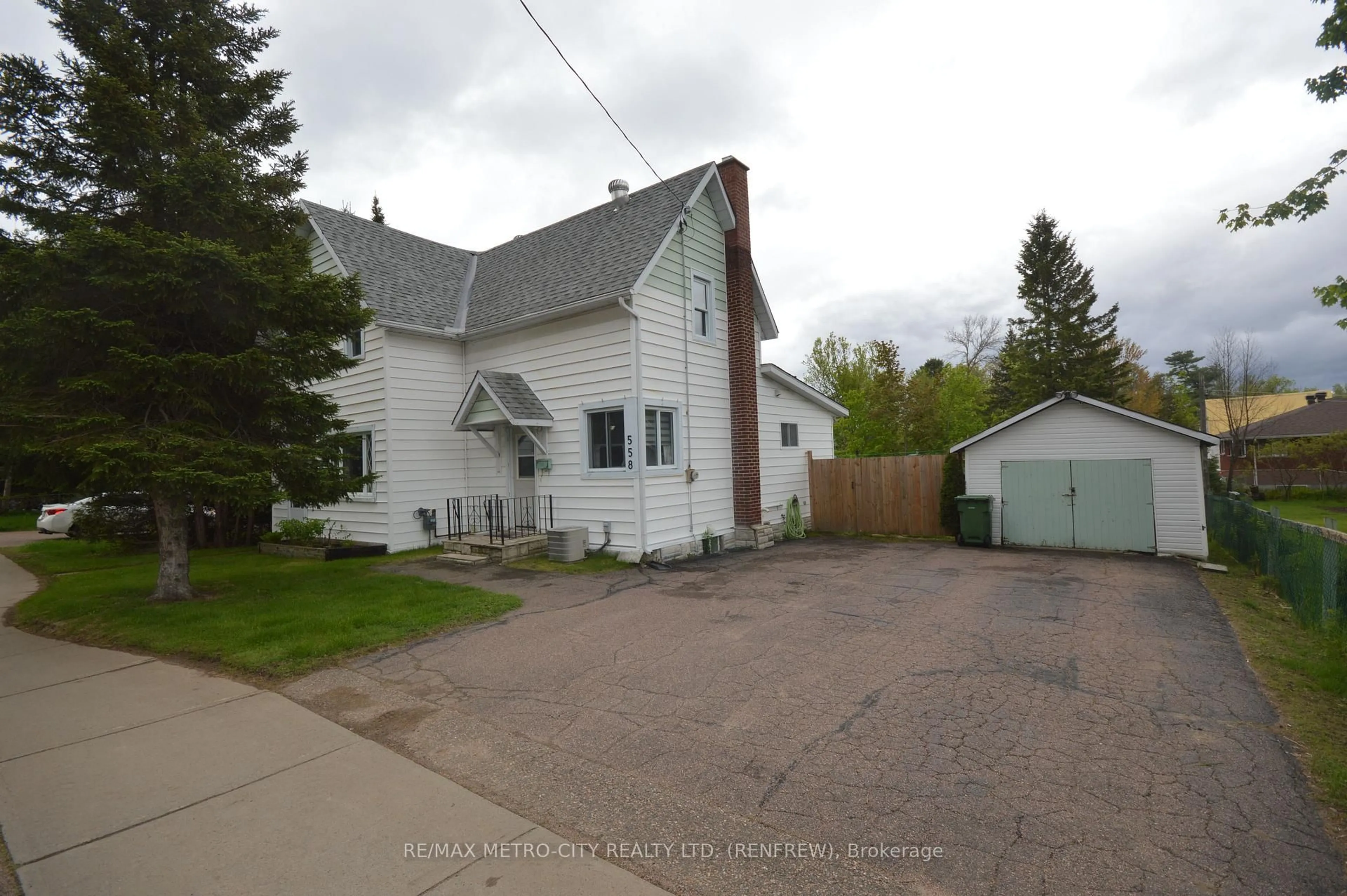Unknown for 558 Mcgee St, Pembroke Ontario K8A 6E6