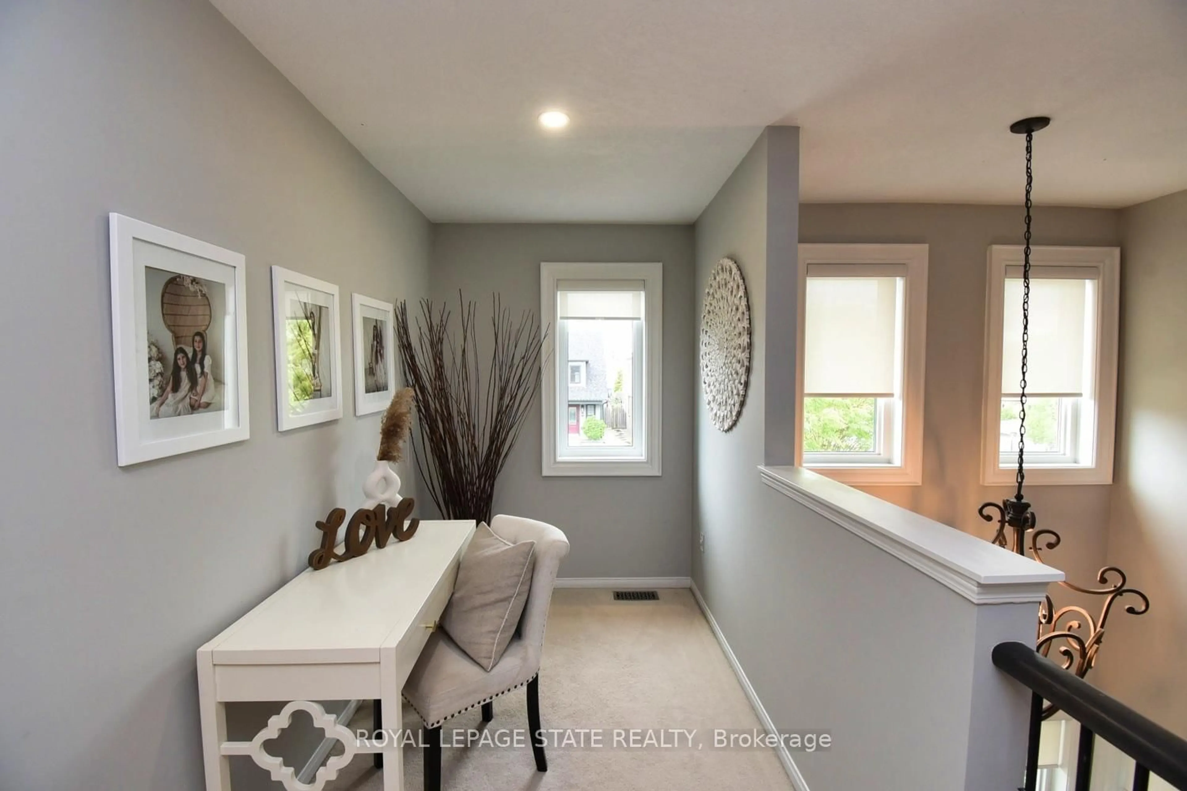 Indoor entryway for 97 Voyager Pass, Hamilton Ontario L0R 1C0