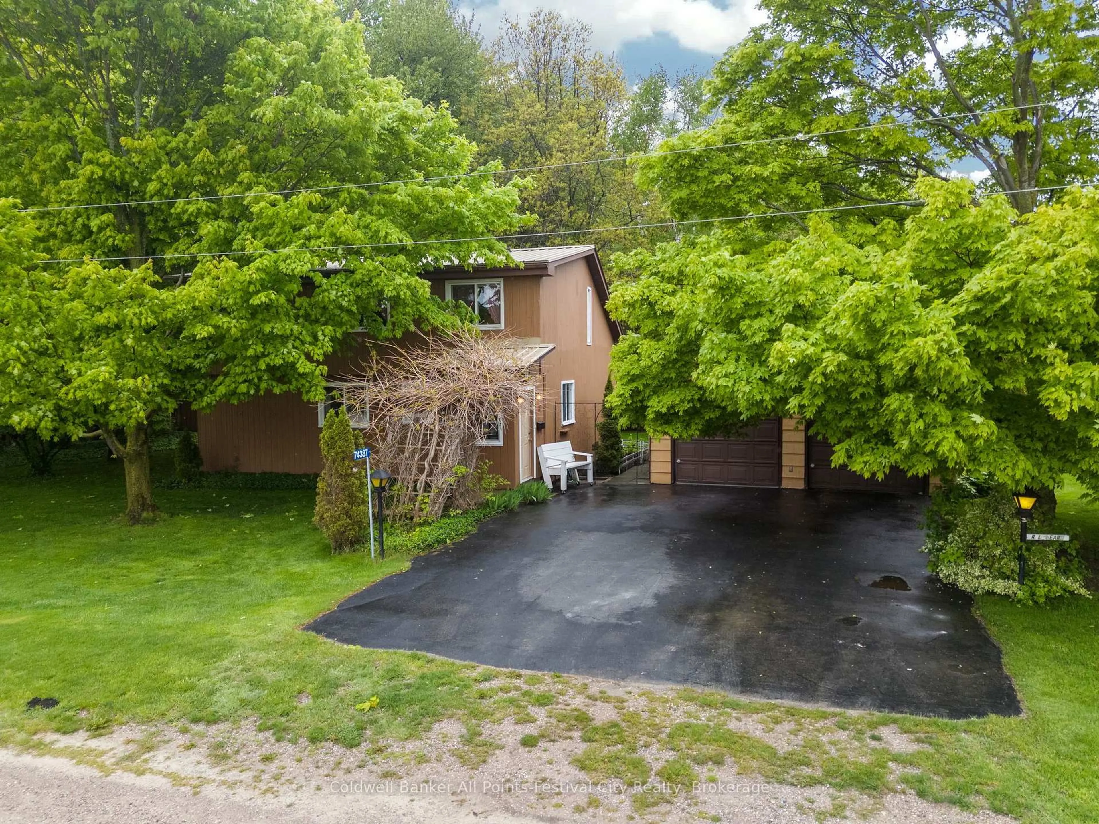 A pic from outside/outdoor area/front of a property/back of a property/a pic from drone, street for 74387 Driftwood Dr, Bluewater Ontario N0M 1G0