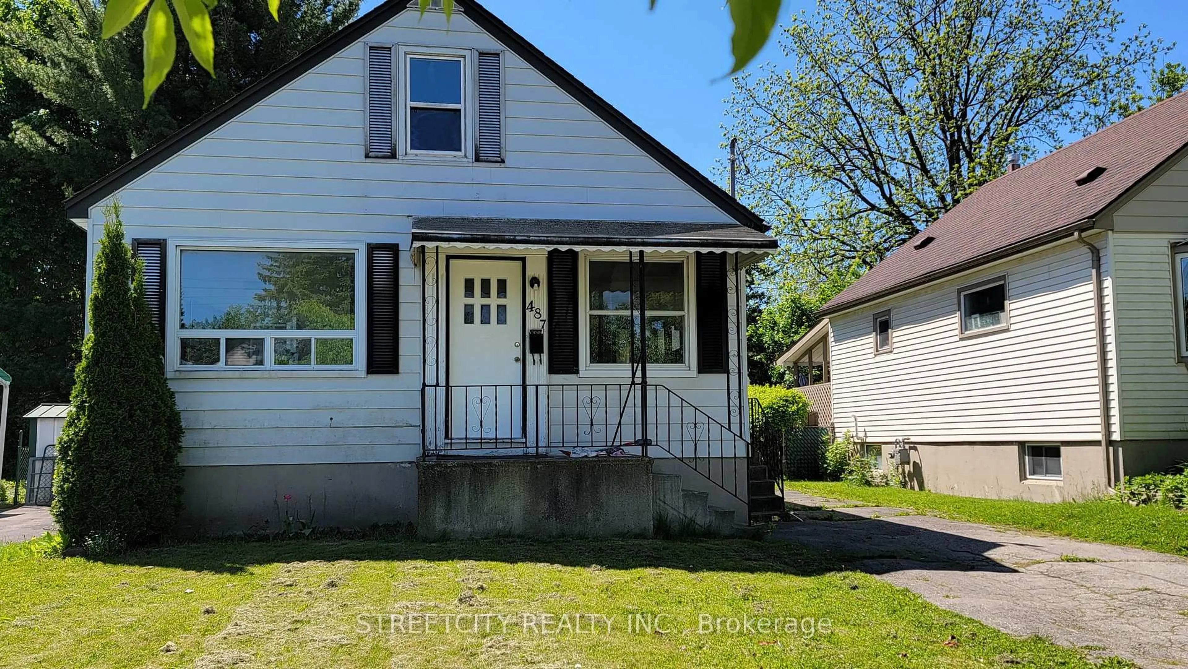 Home with vinyl exterior material, street for 487 Salisbury St, London East Ontario N5Y 3B4