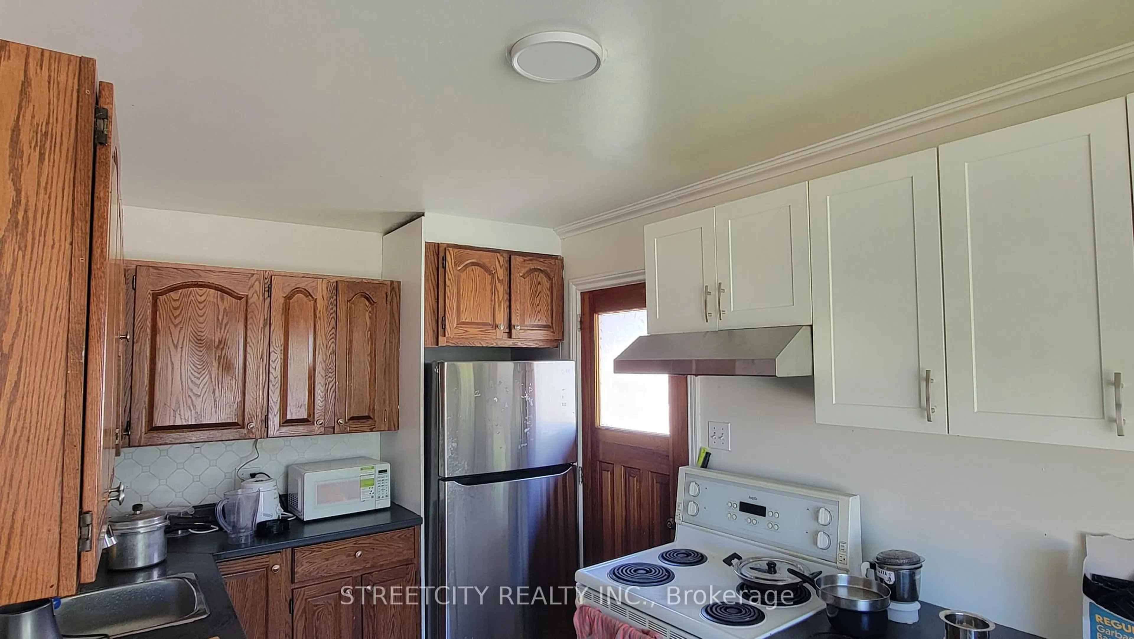 Standard kitchen, unknown for 487 Salisbury St, London East Ontario N5Y 3B4