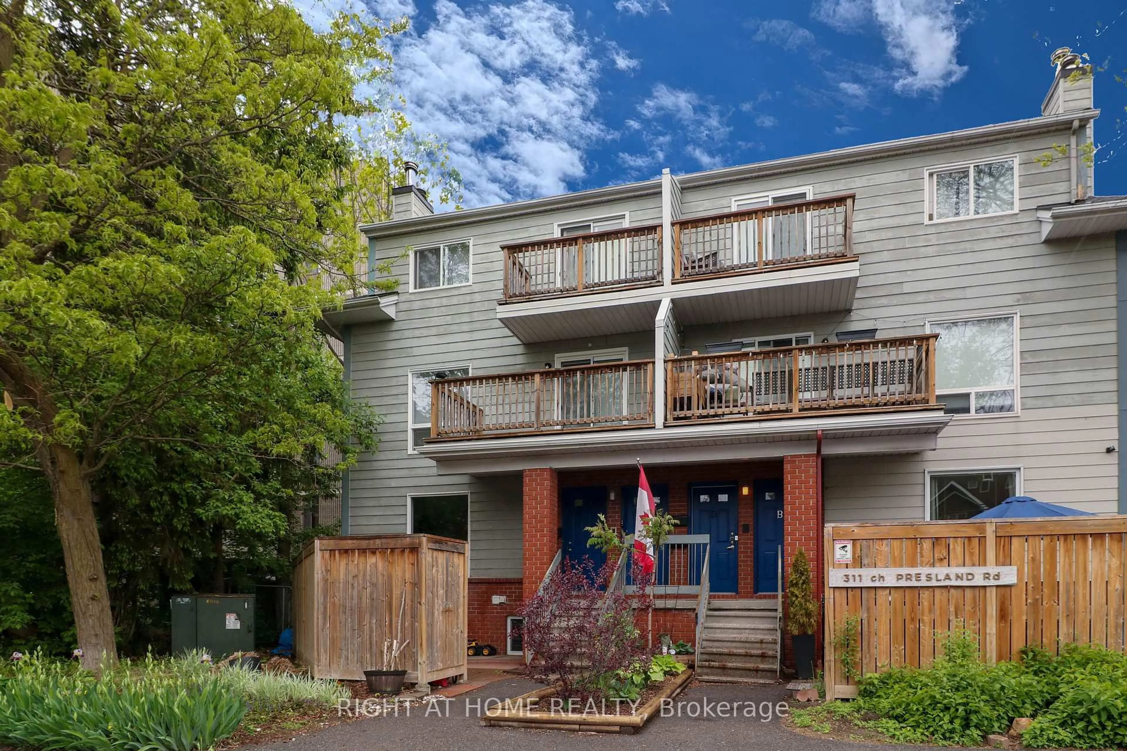 Patio, street for 311 Presland Rd #A, Ottawa Ontario K1K 2B6