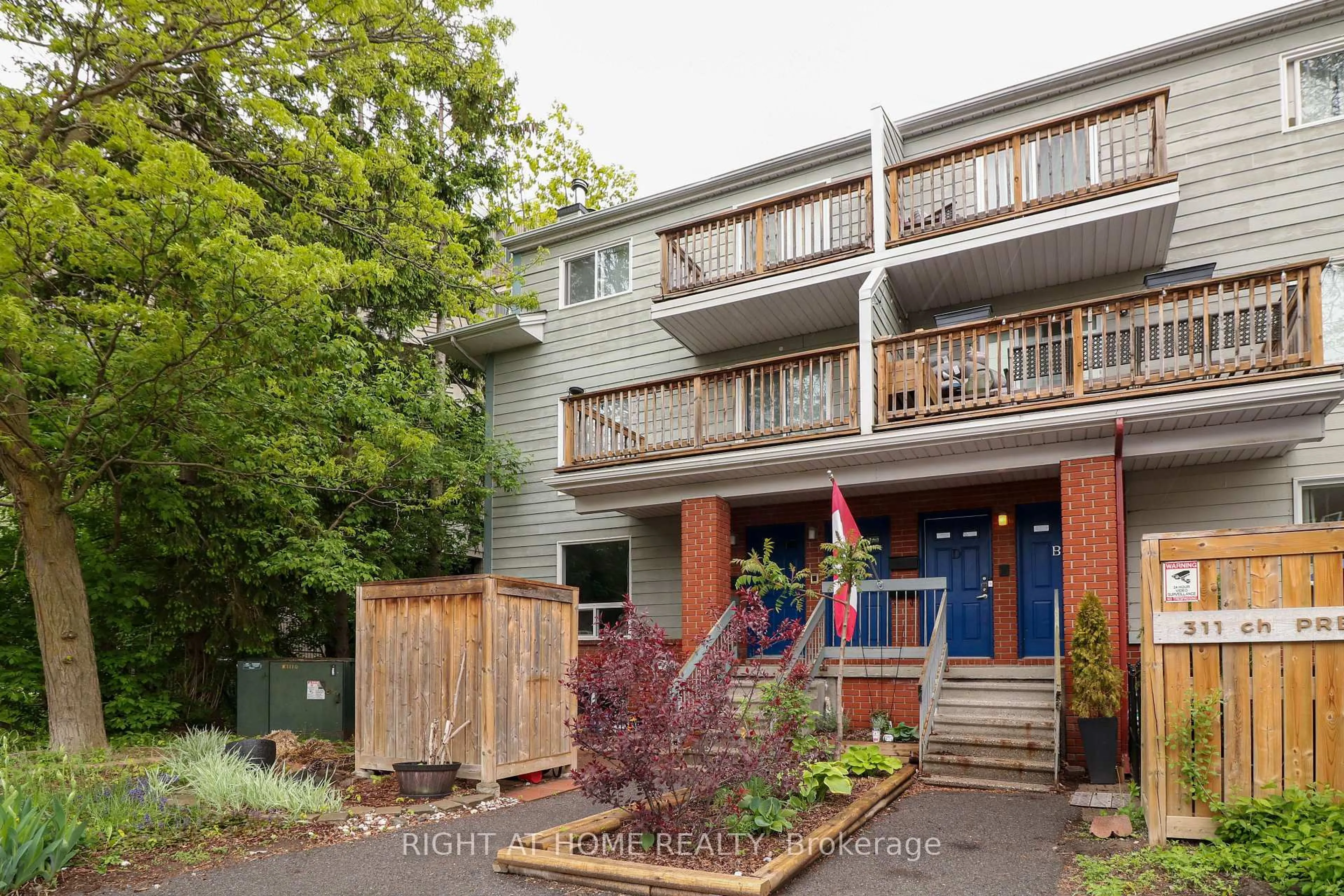 Patio, street for 311 Presland Rd #A, Ottawa Ontario K1K 2B6