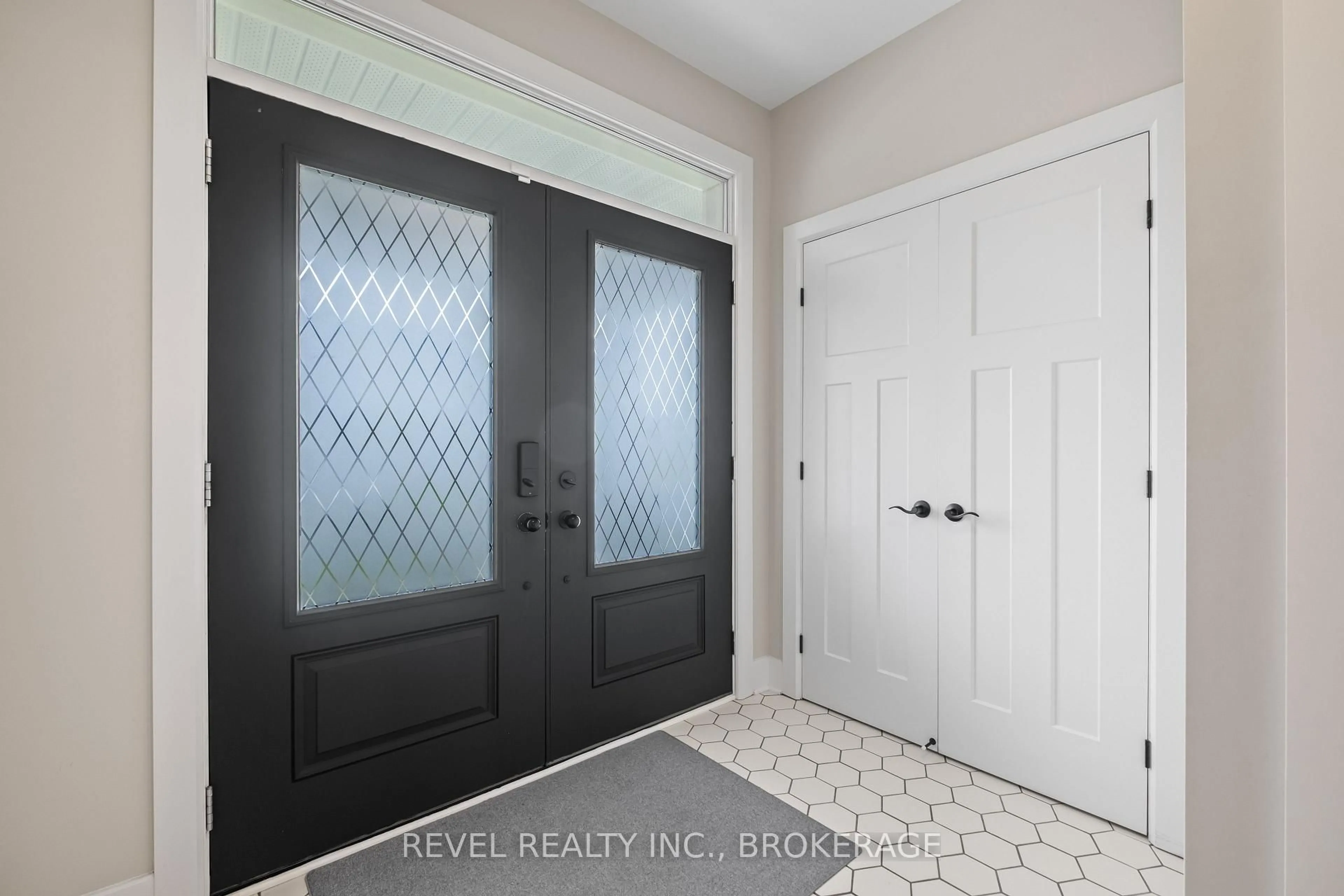 Indoor entryway for 709 Riverview Way, Kingston Ontario K7K 0J3