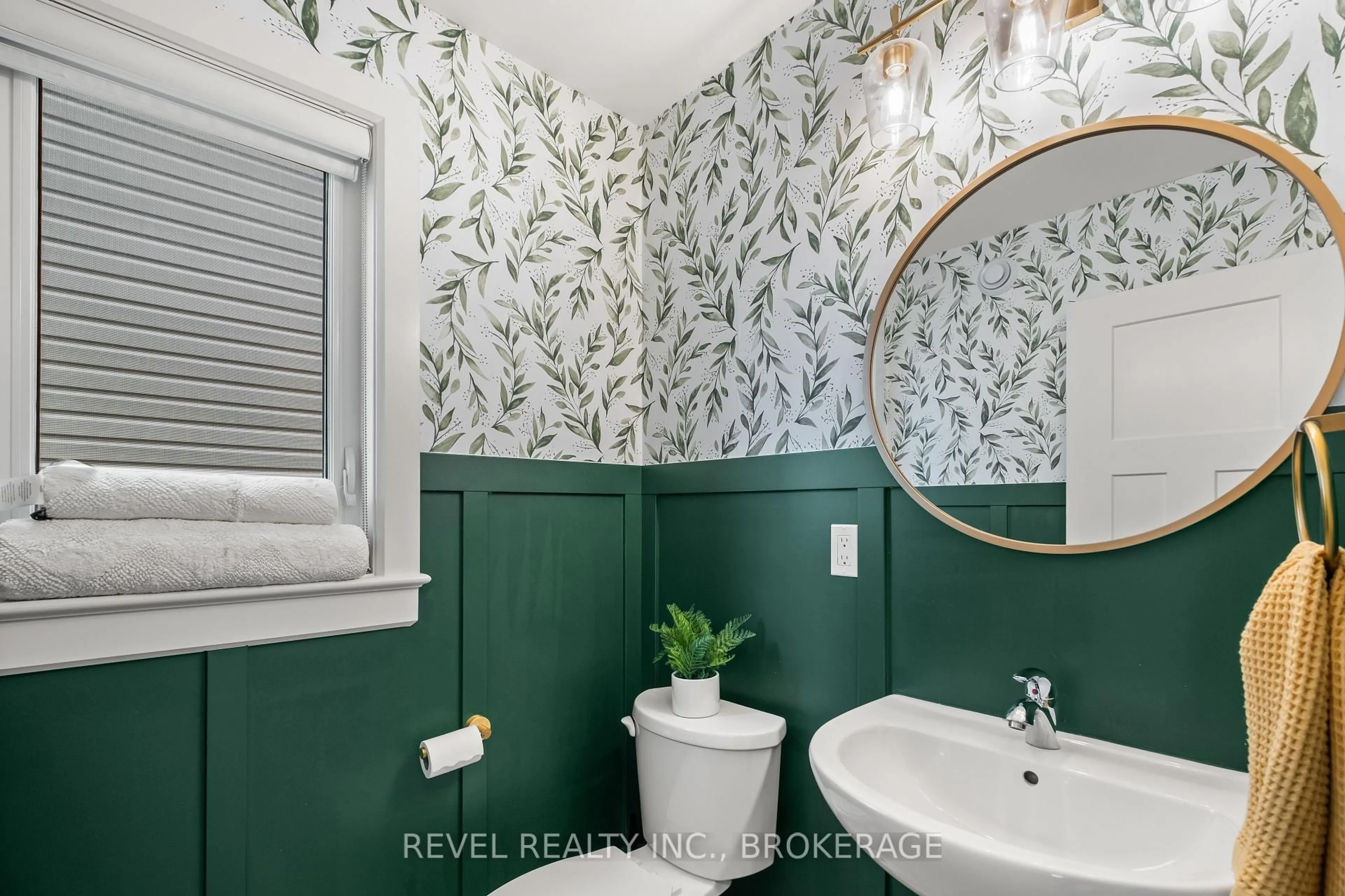 Contemporary bathroom, ceramic/tile floor for 709 Riverview Way, Kingston Ontario K7K 0J3