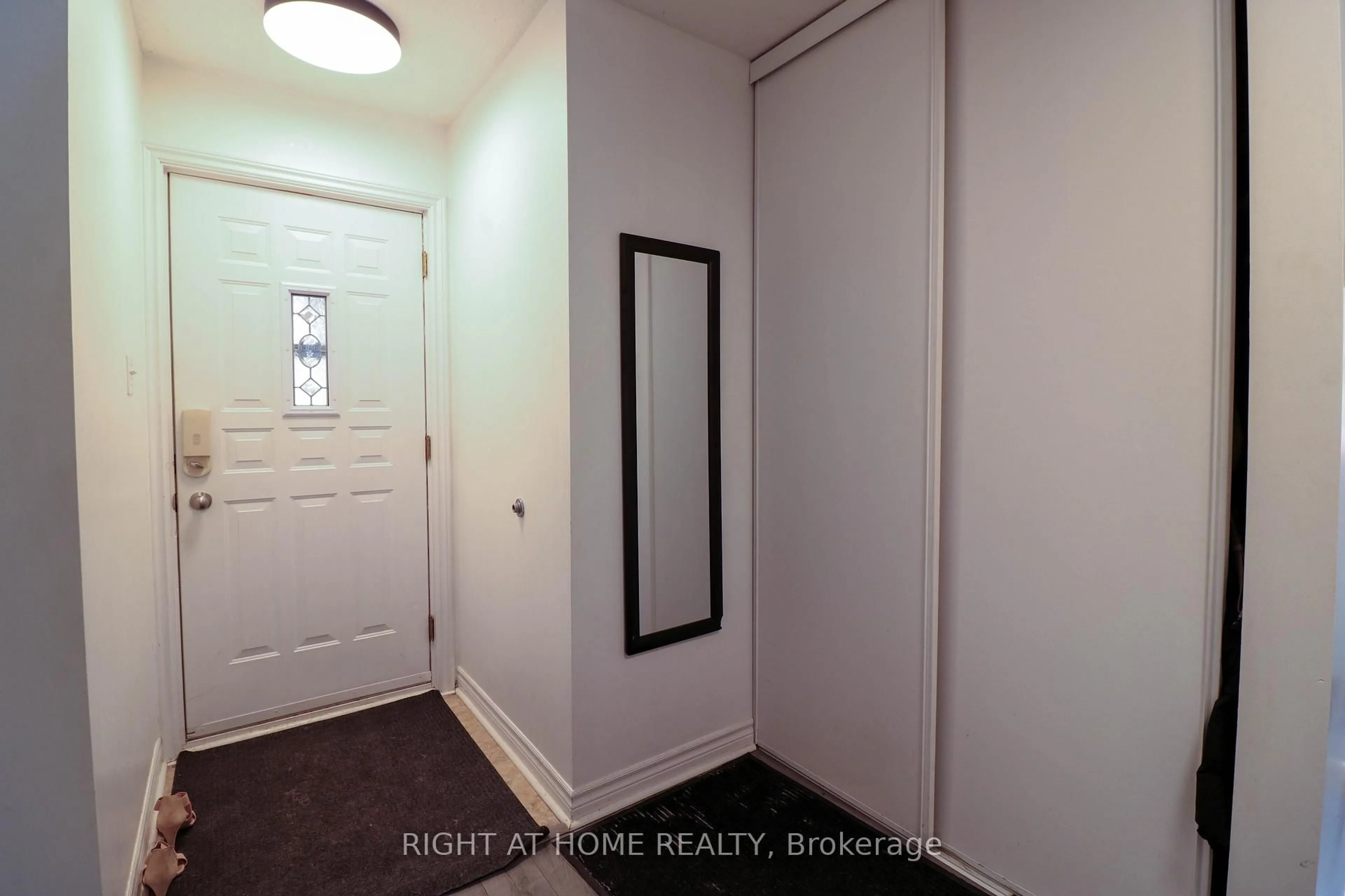 Indoor entryway for 40 Stable Way, Kanata Ontario K2M 1A6